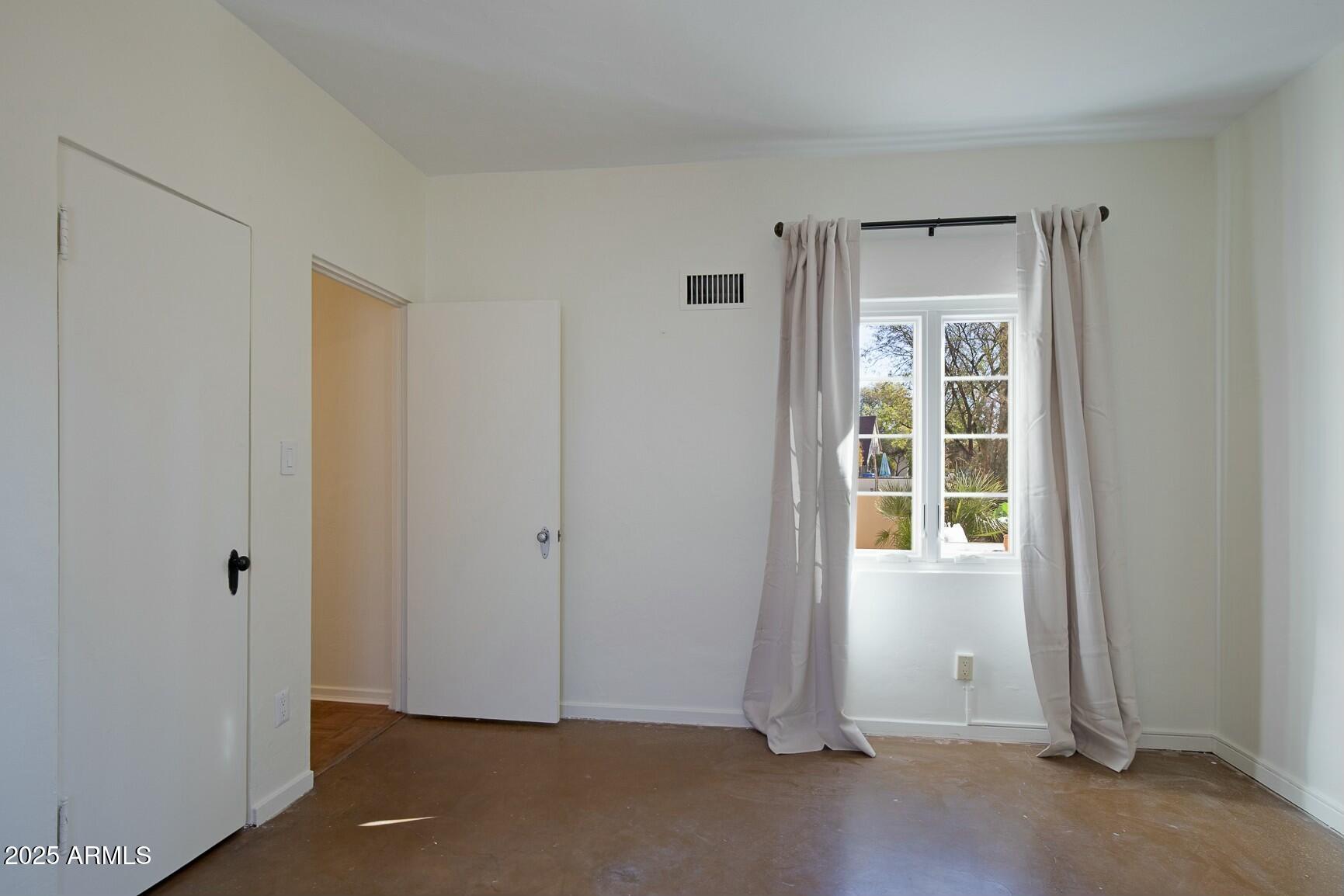 320 W Cypress Street