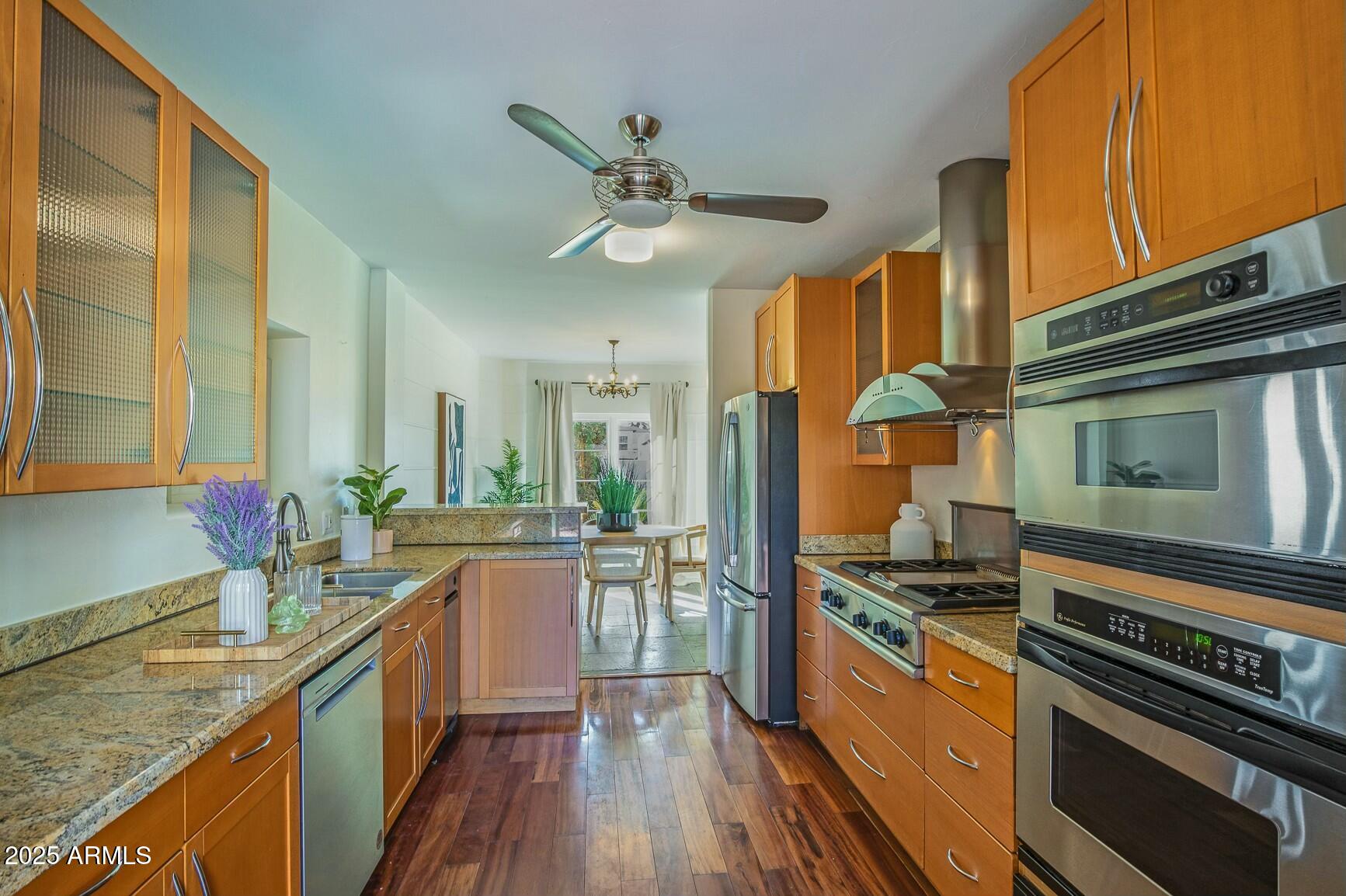 320 W Cypress Street