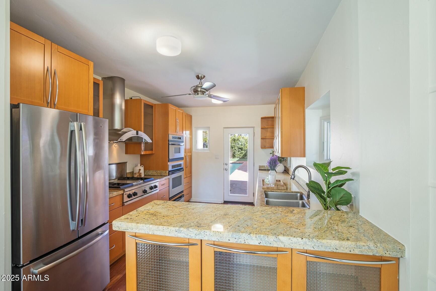 320 W Cypress Street