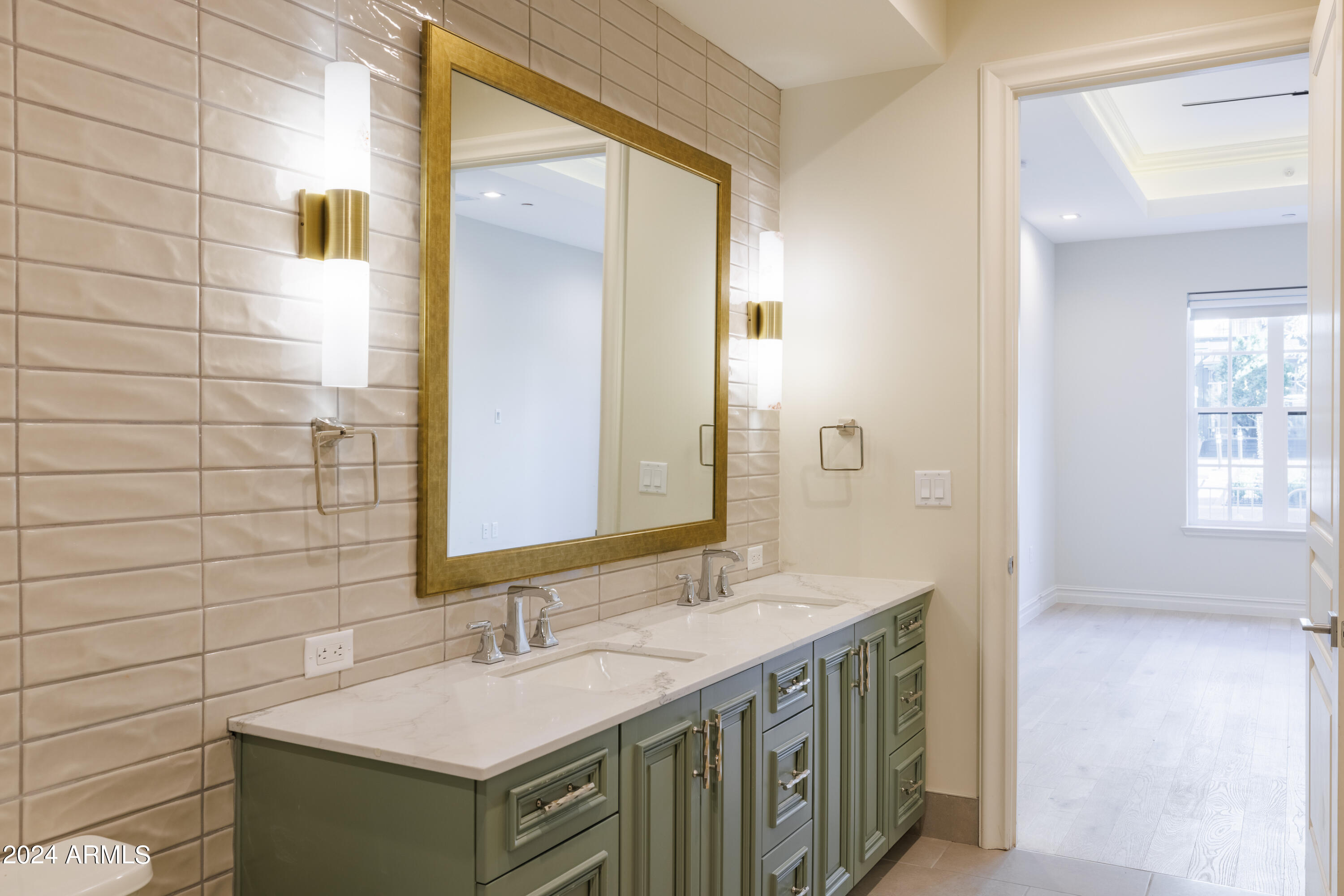 4240 E Camelback Road, 413