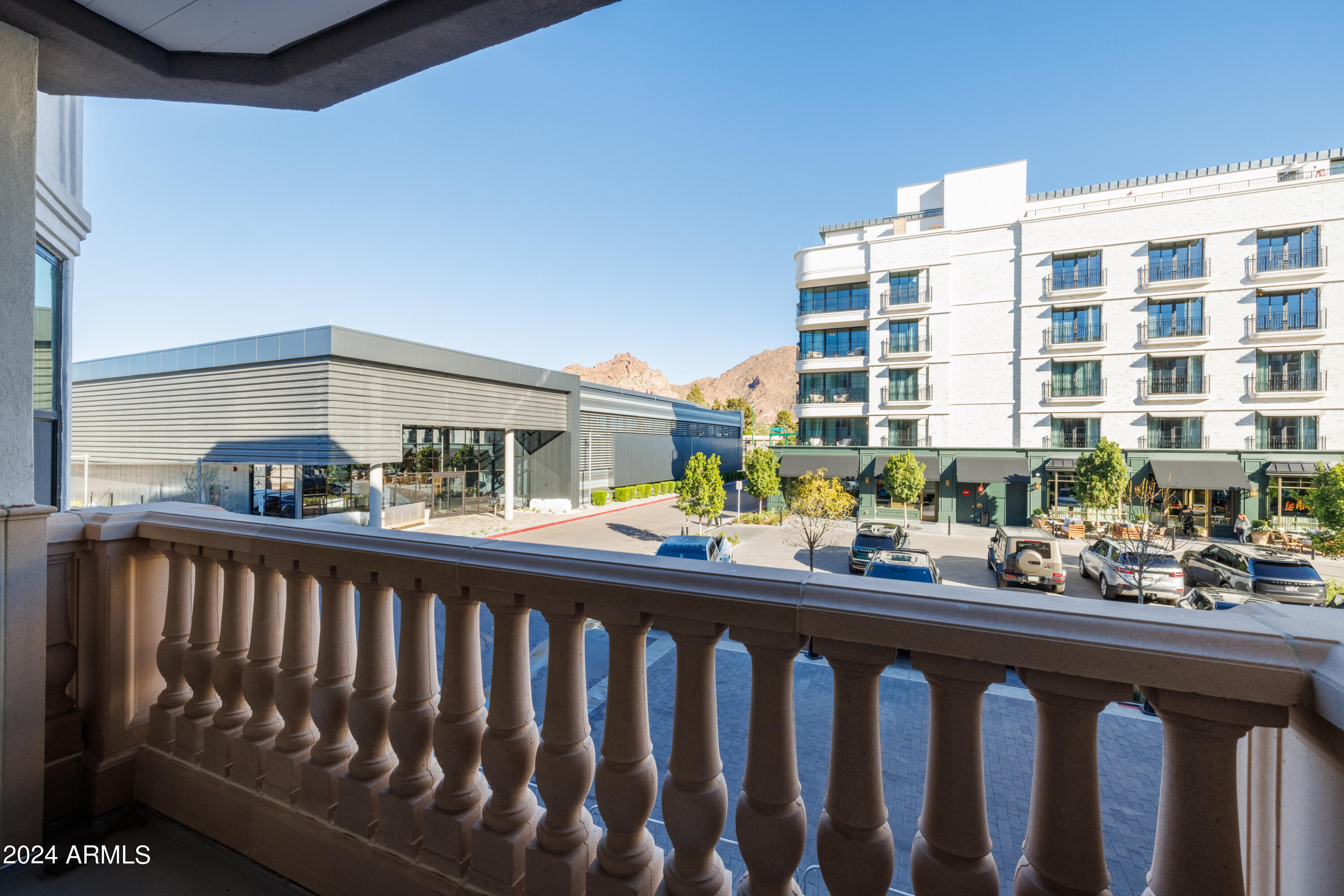 4240 E Camelback Road, 413
