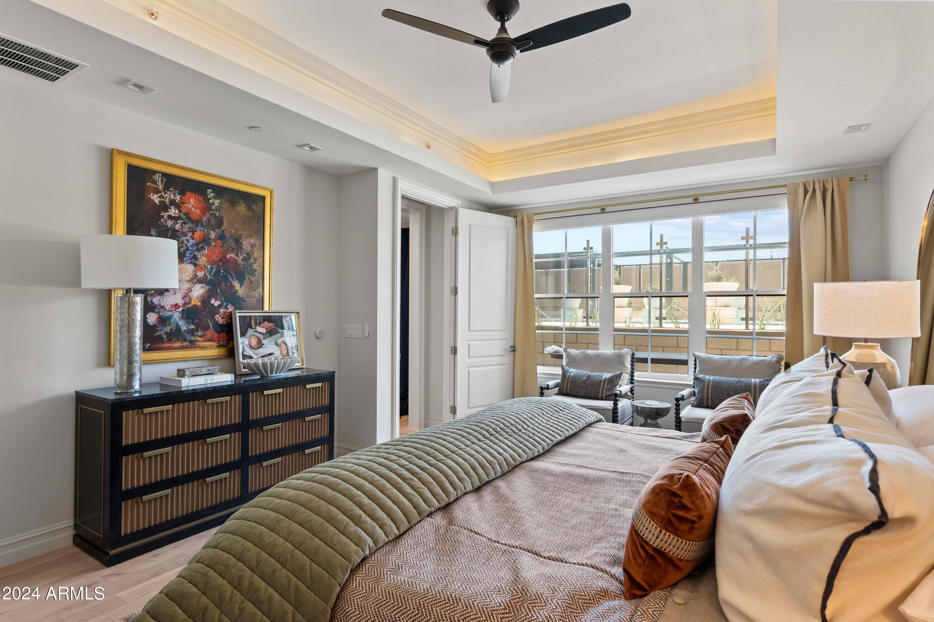 4240 E Camelback Road, 413