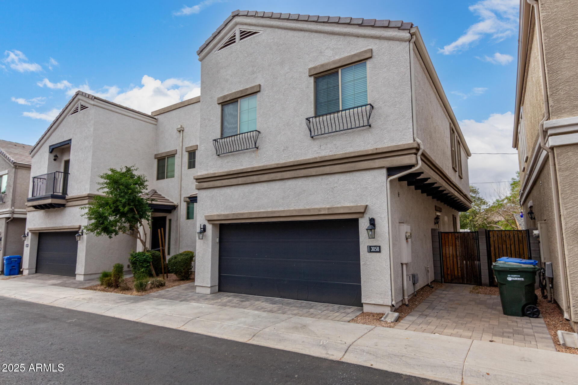 3058 N 33RD Place