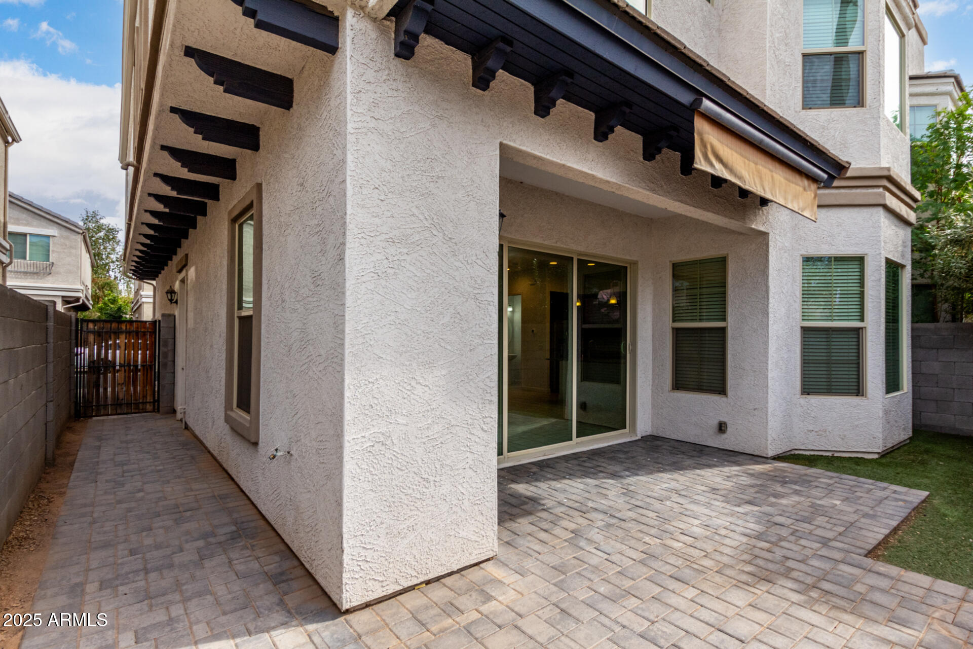 3058 N 33RD Place