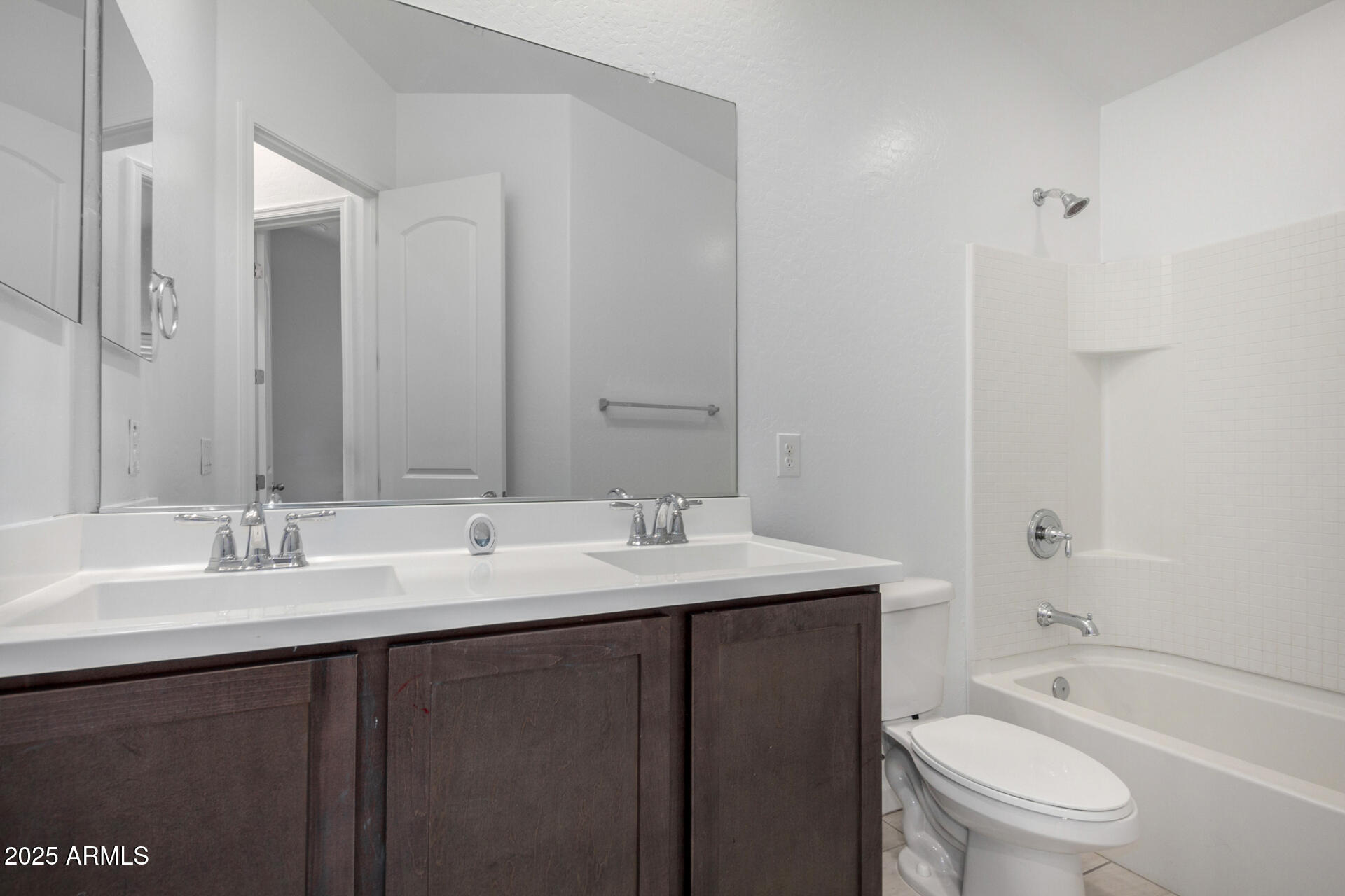 3058 N 33RD Place
