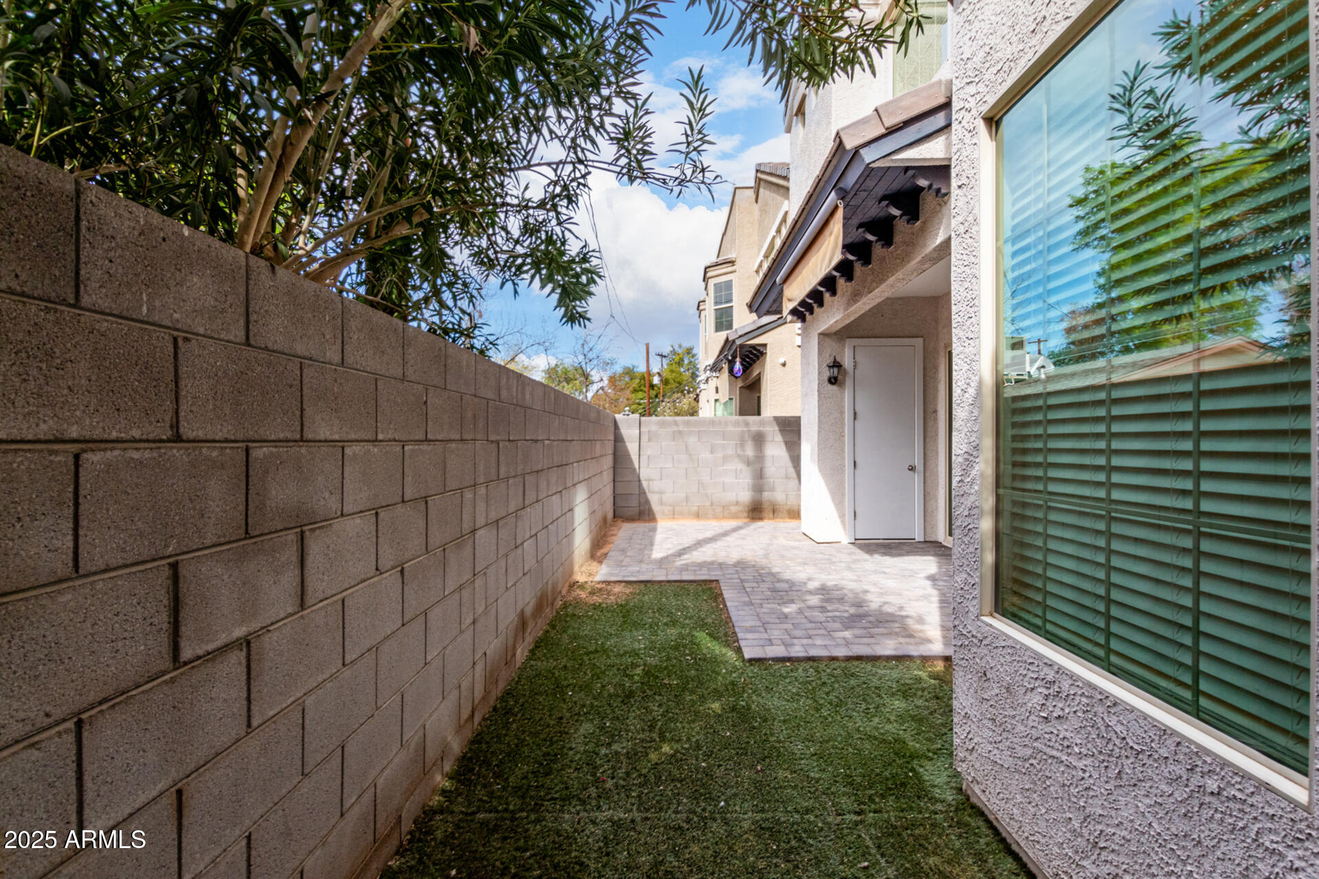 3058 N 33RD Place