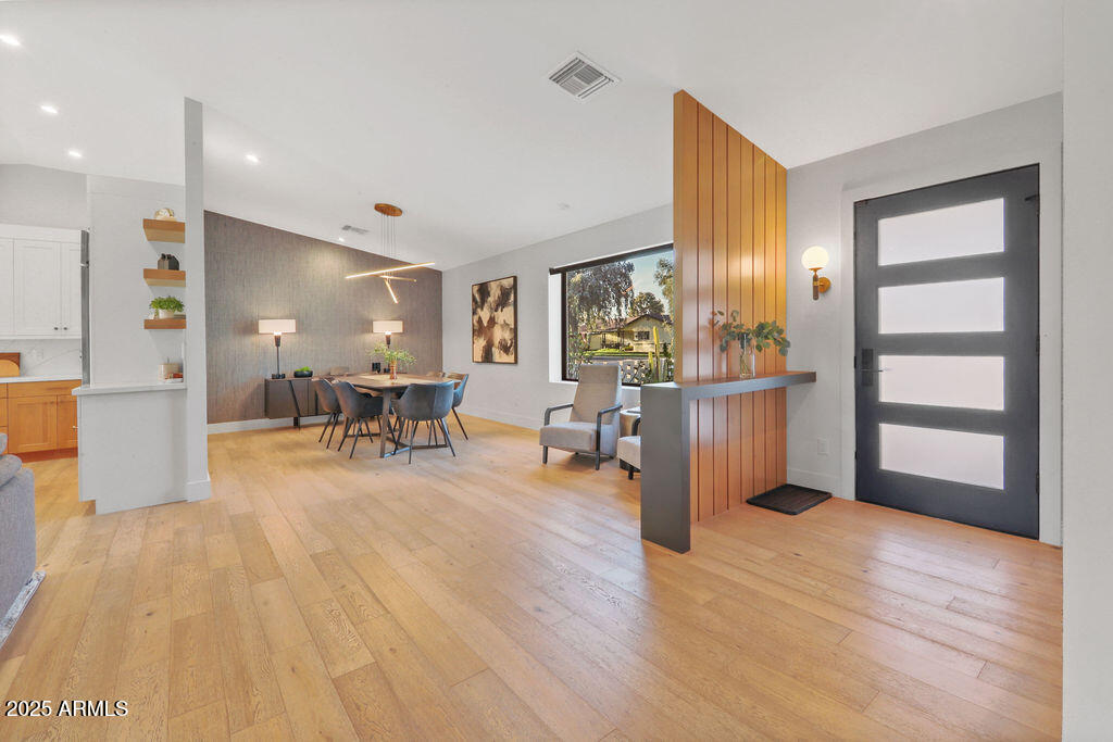 521 W STELLA Lane