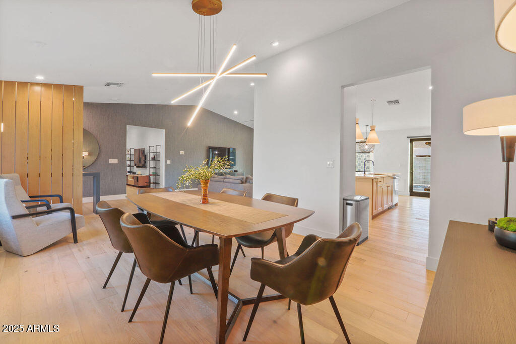 521 W STELLA Lane