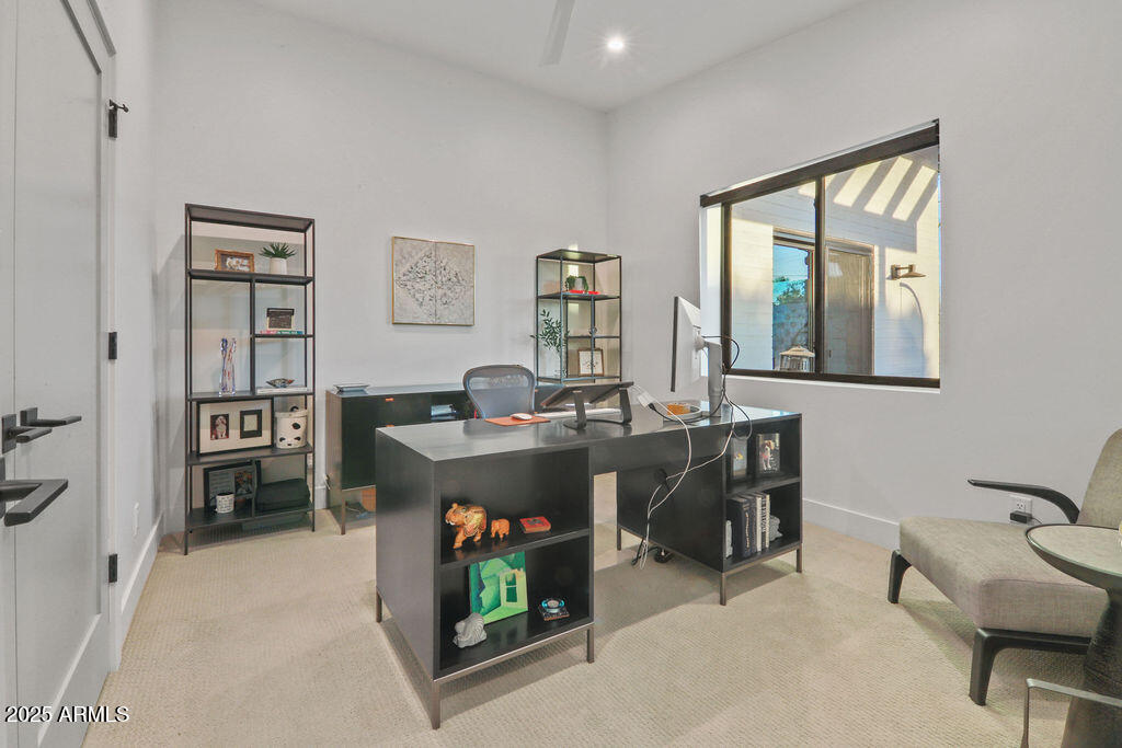 521 W STELLA Lane