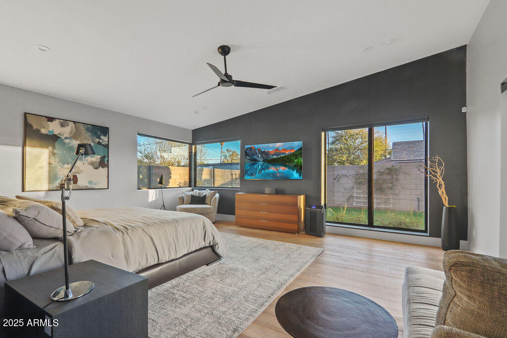 521 W STELLA Lane