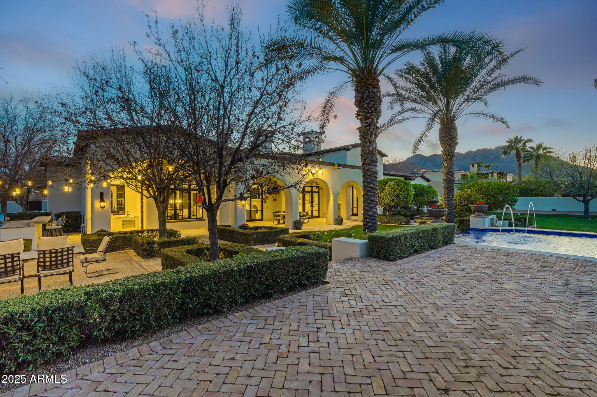 5016 E BUTLER Drive