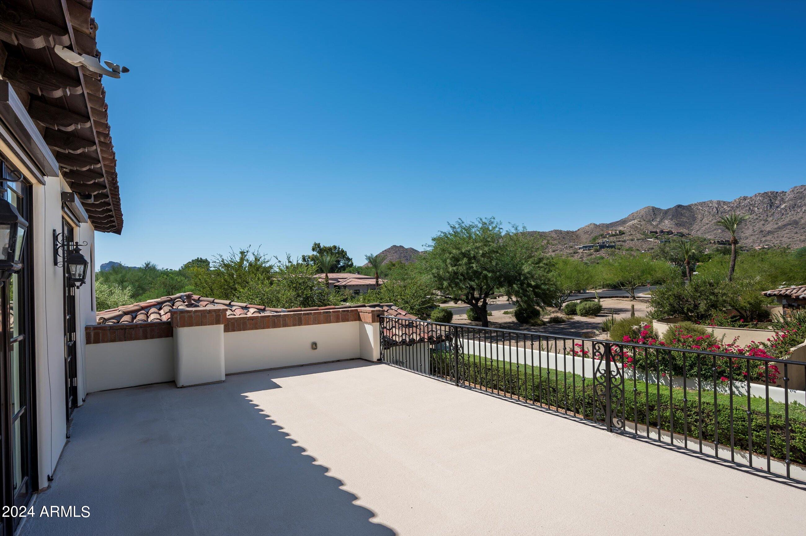 5016 E BUTLER Drive