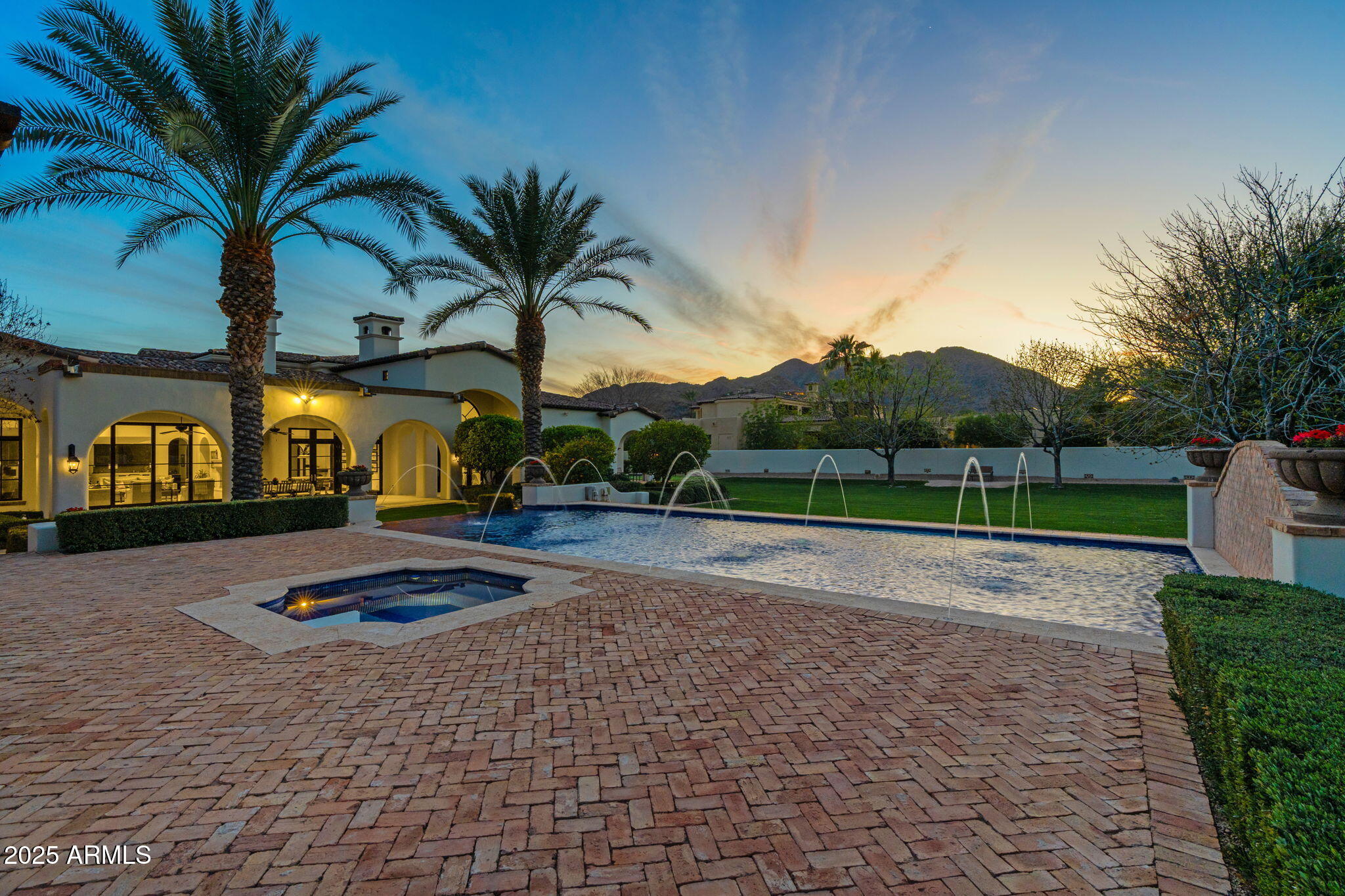 5016 E BUTLER Drive