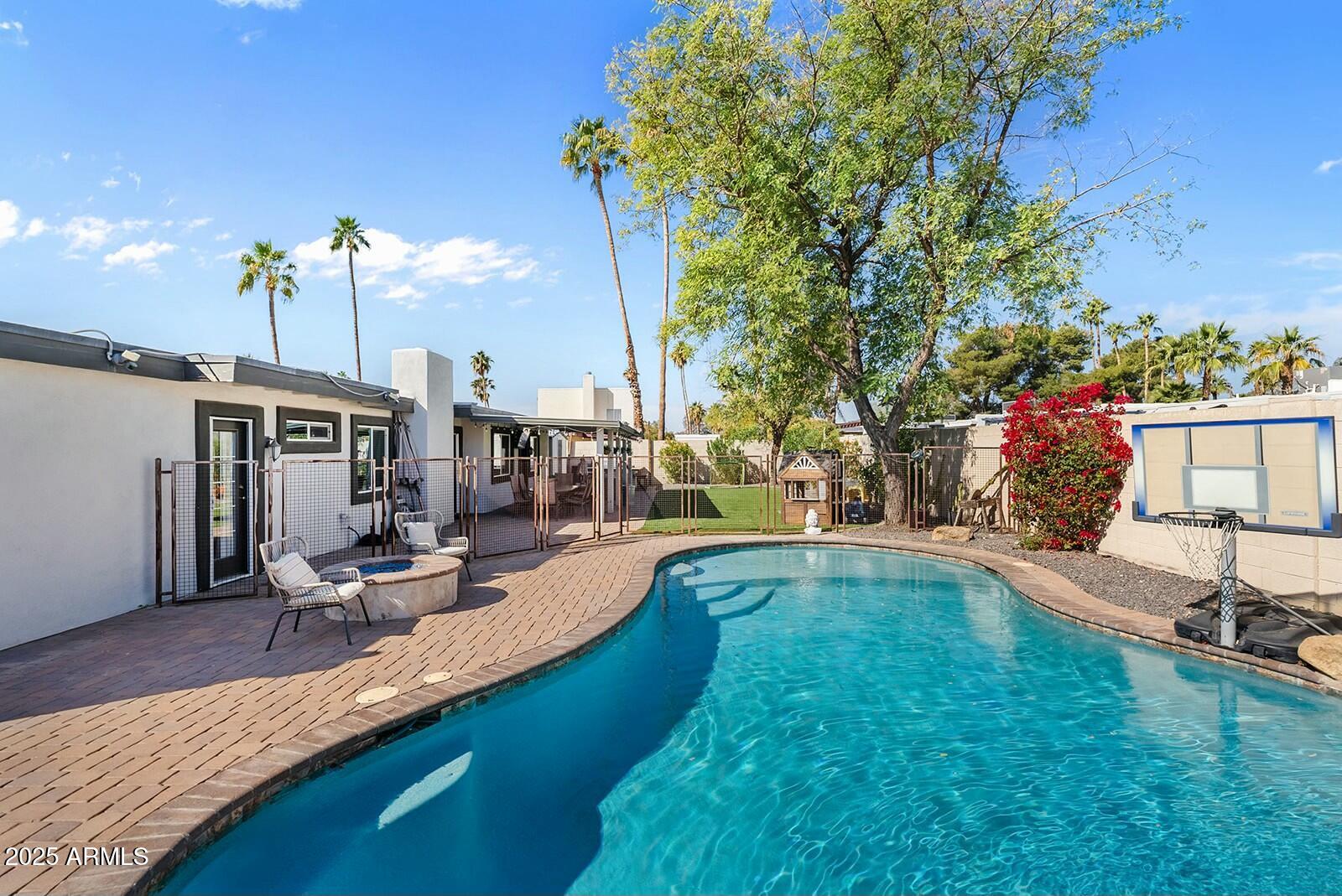 6440 E JEAN Drive