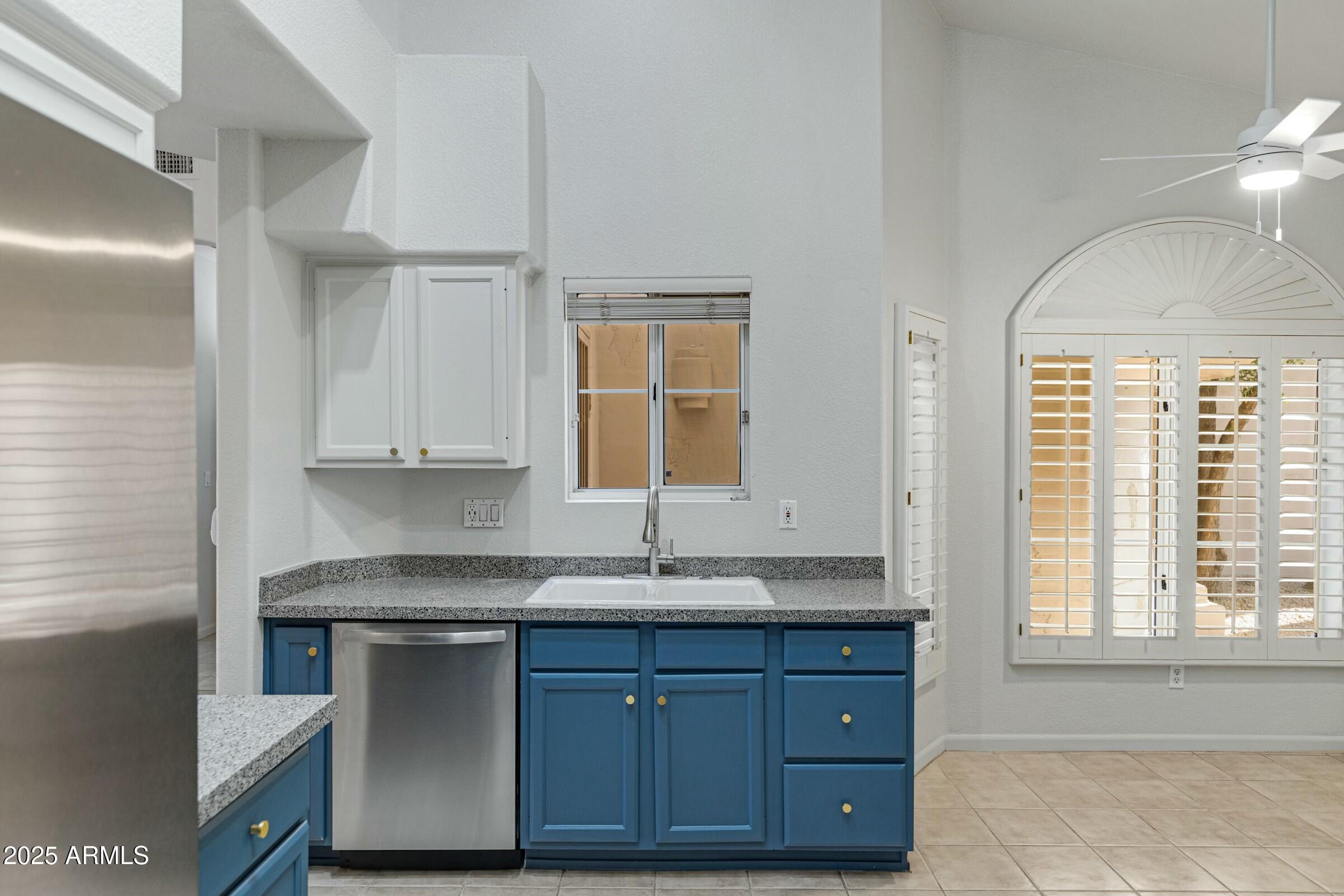 8974 E MAPLE Drive
