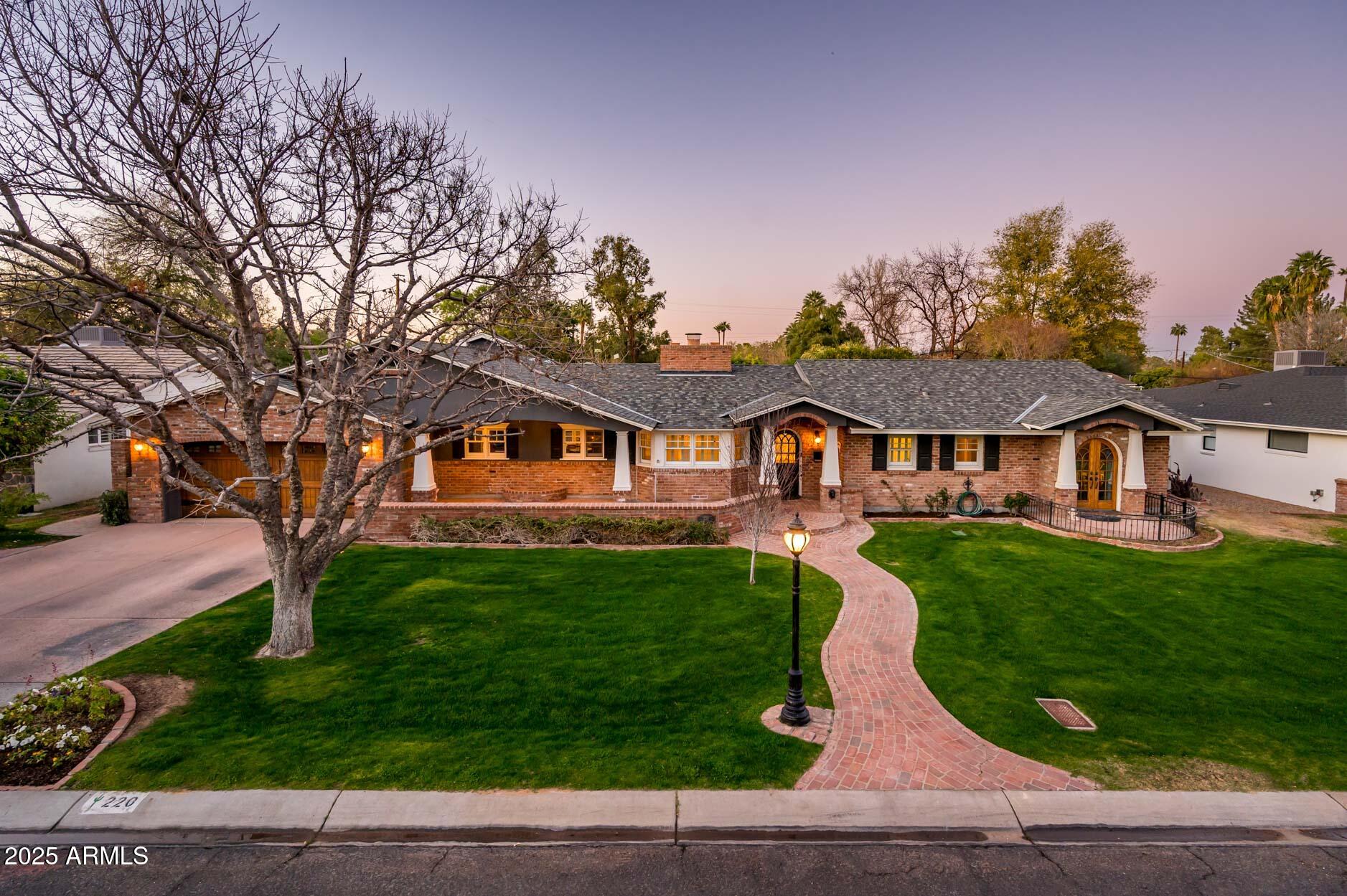 220 W SAN JUAN Avenue
