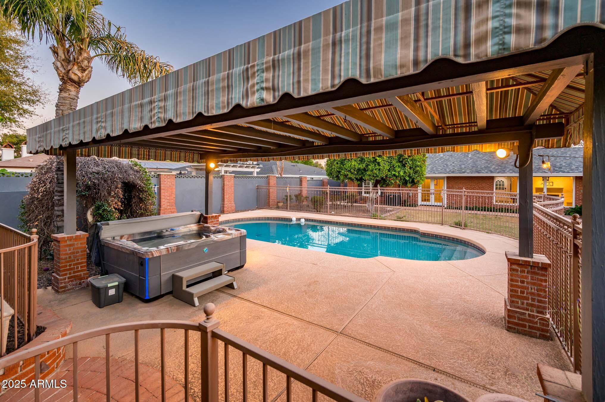 220 W SAN JUAN Avenue