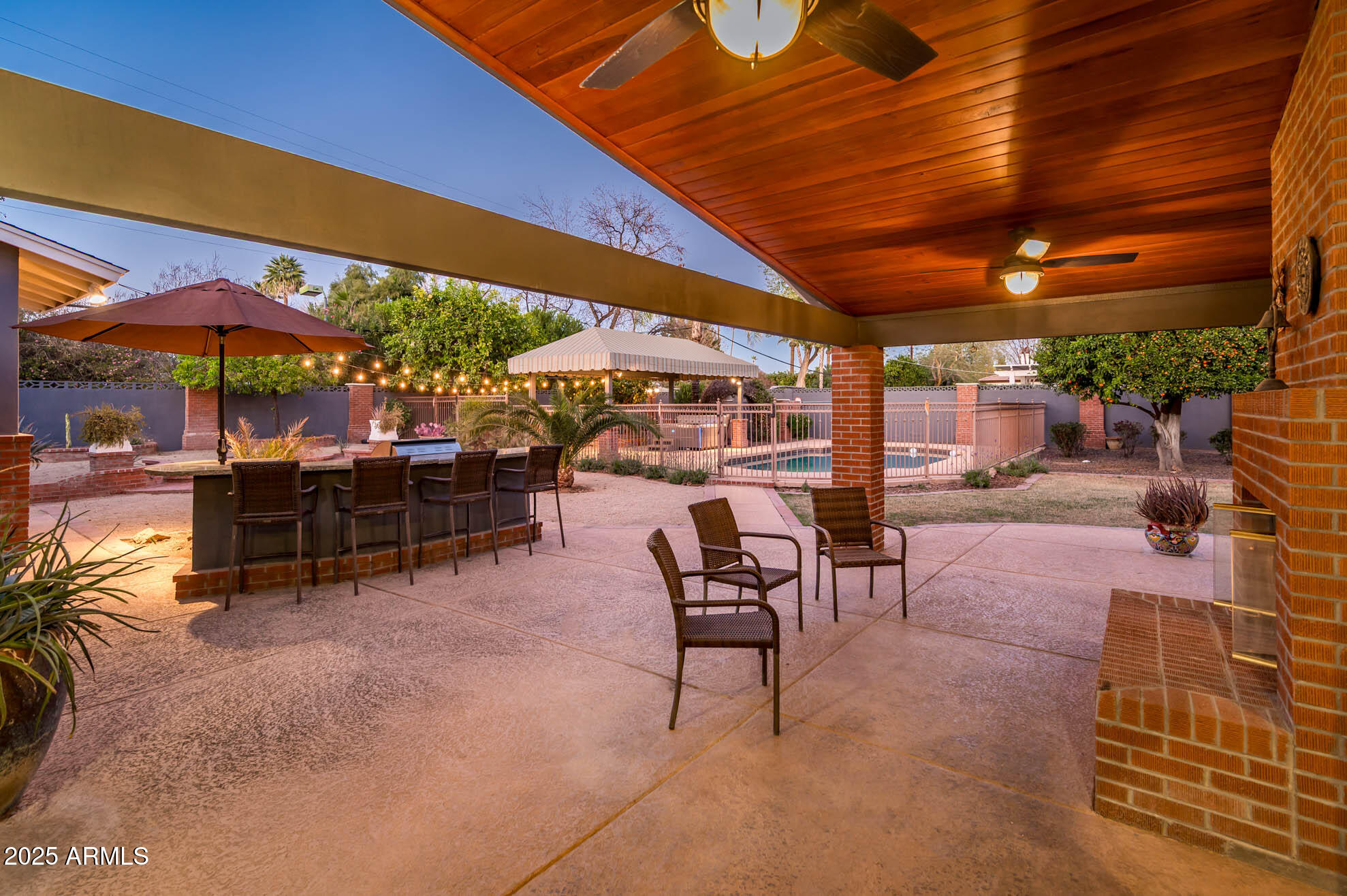 220 W SAN JUAN Avenue