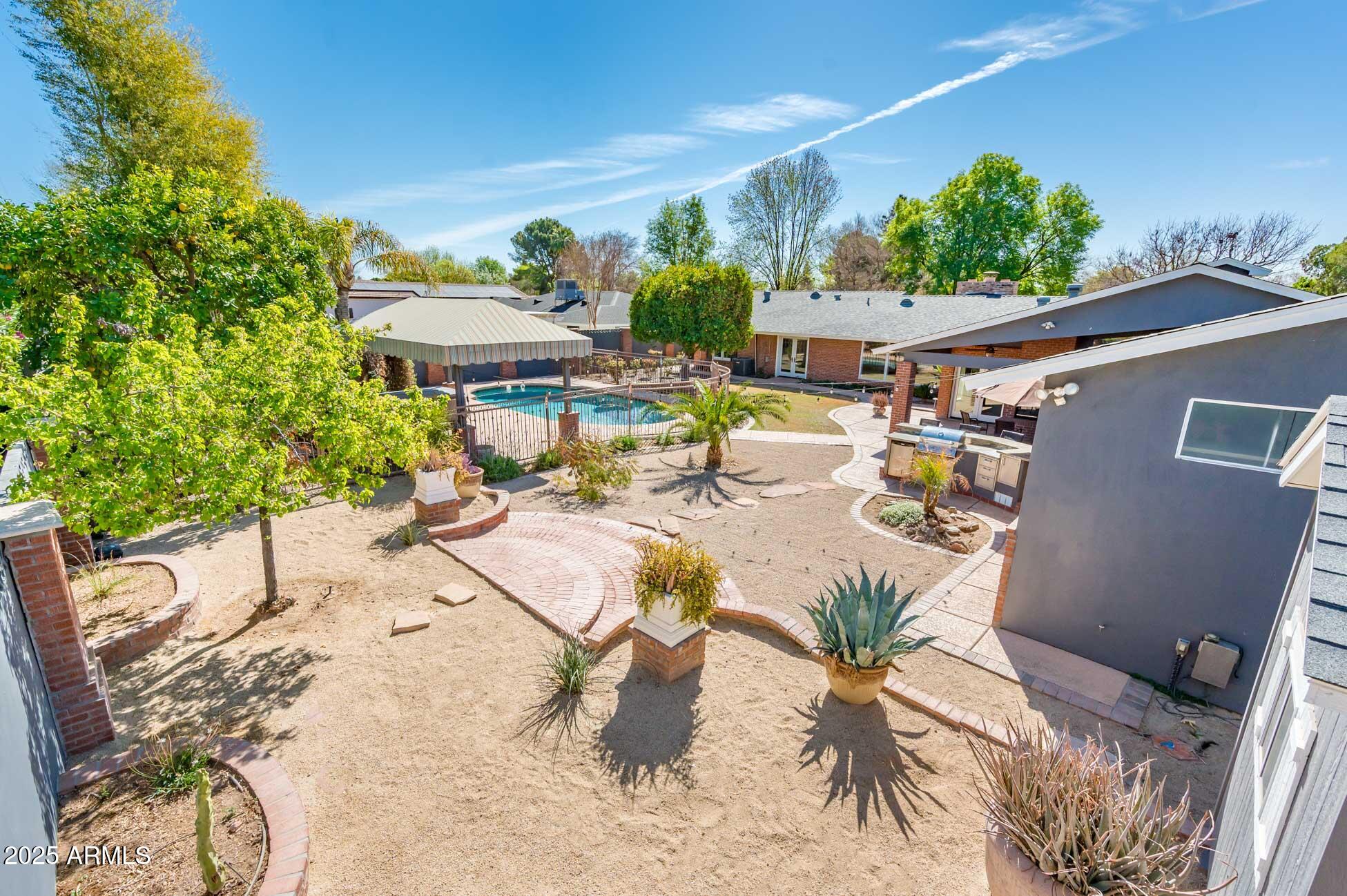 220 W SAN JUAN Avenue
