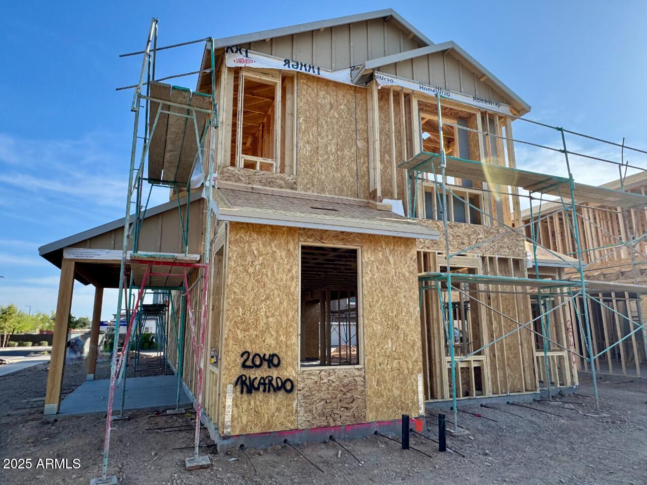 1905 W LARIAT Lane