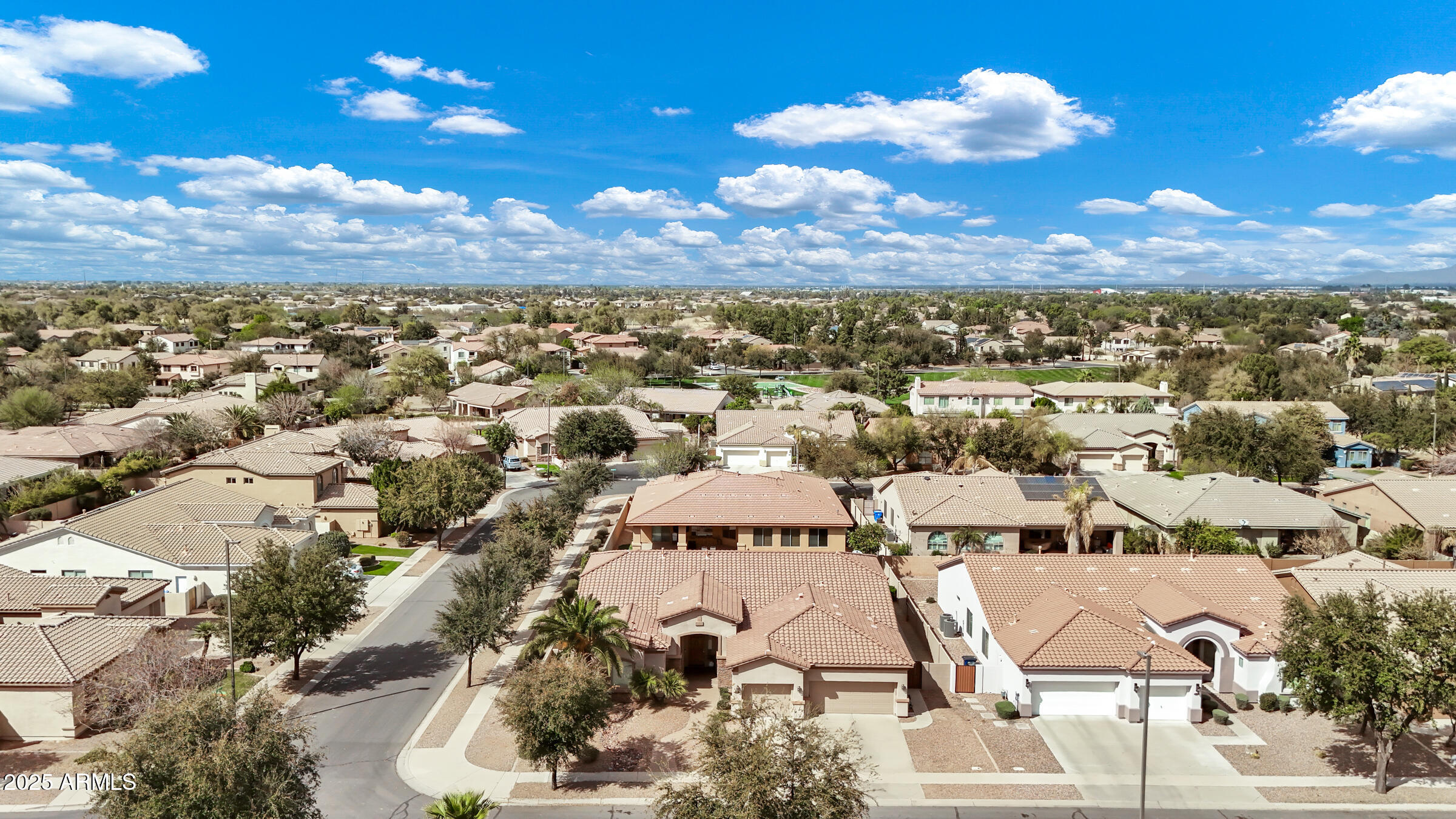 4618 E CARRIAGE Court