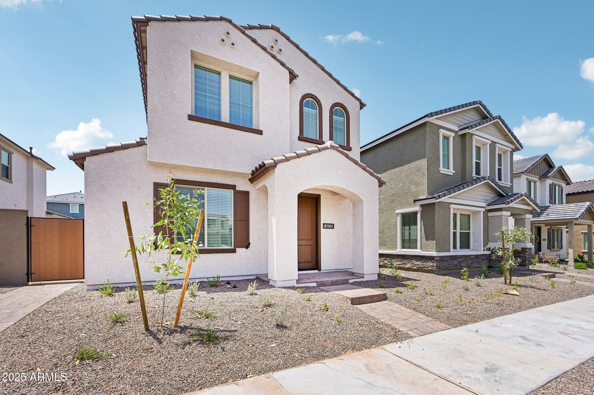 1909 W LARIAT Lane