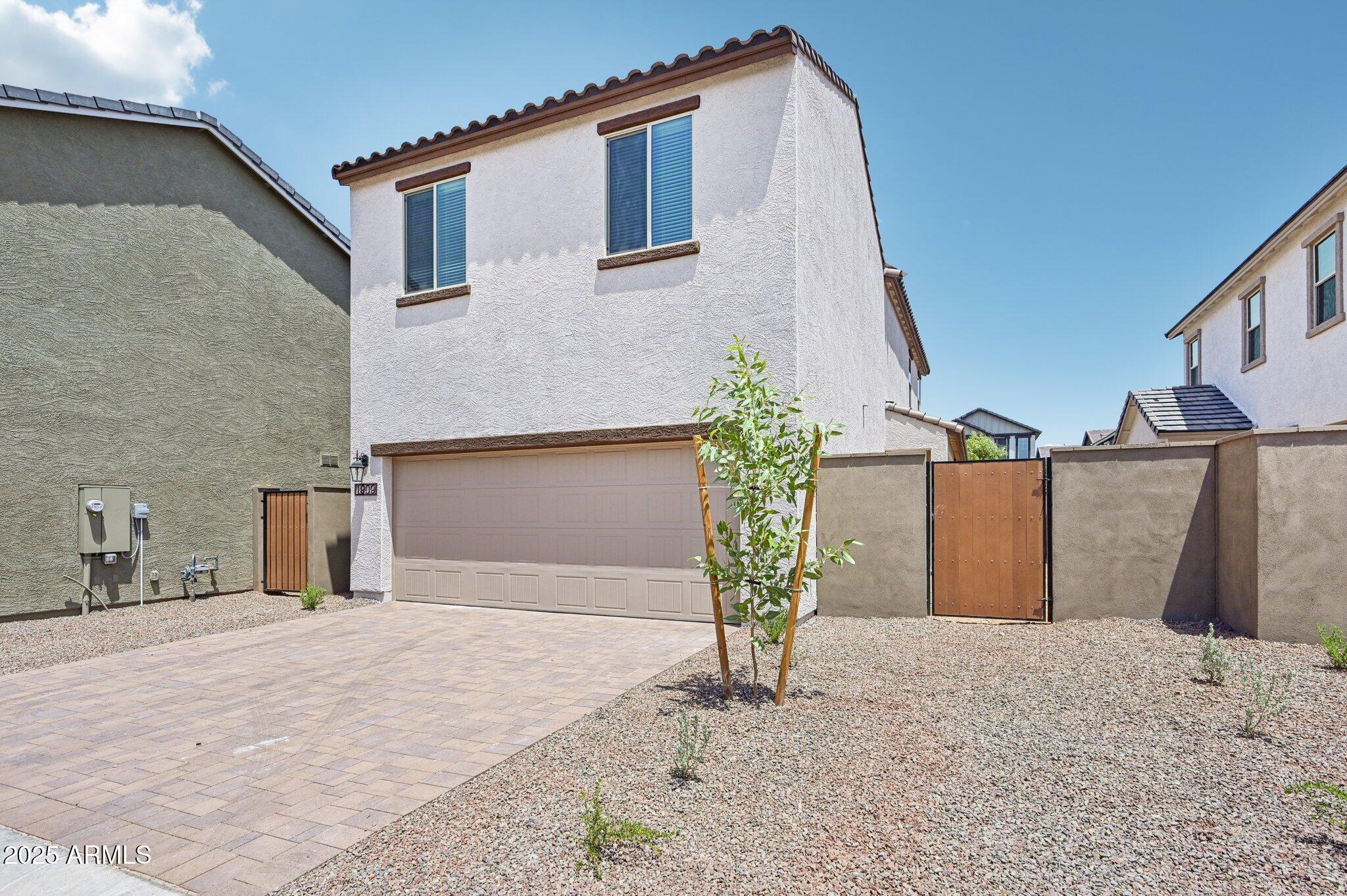 1909 W LARIAT Lane