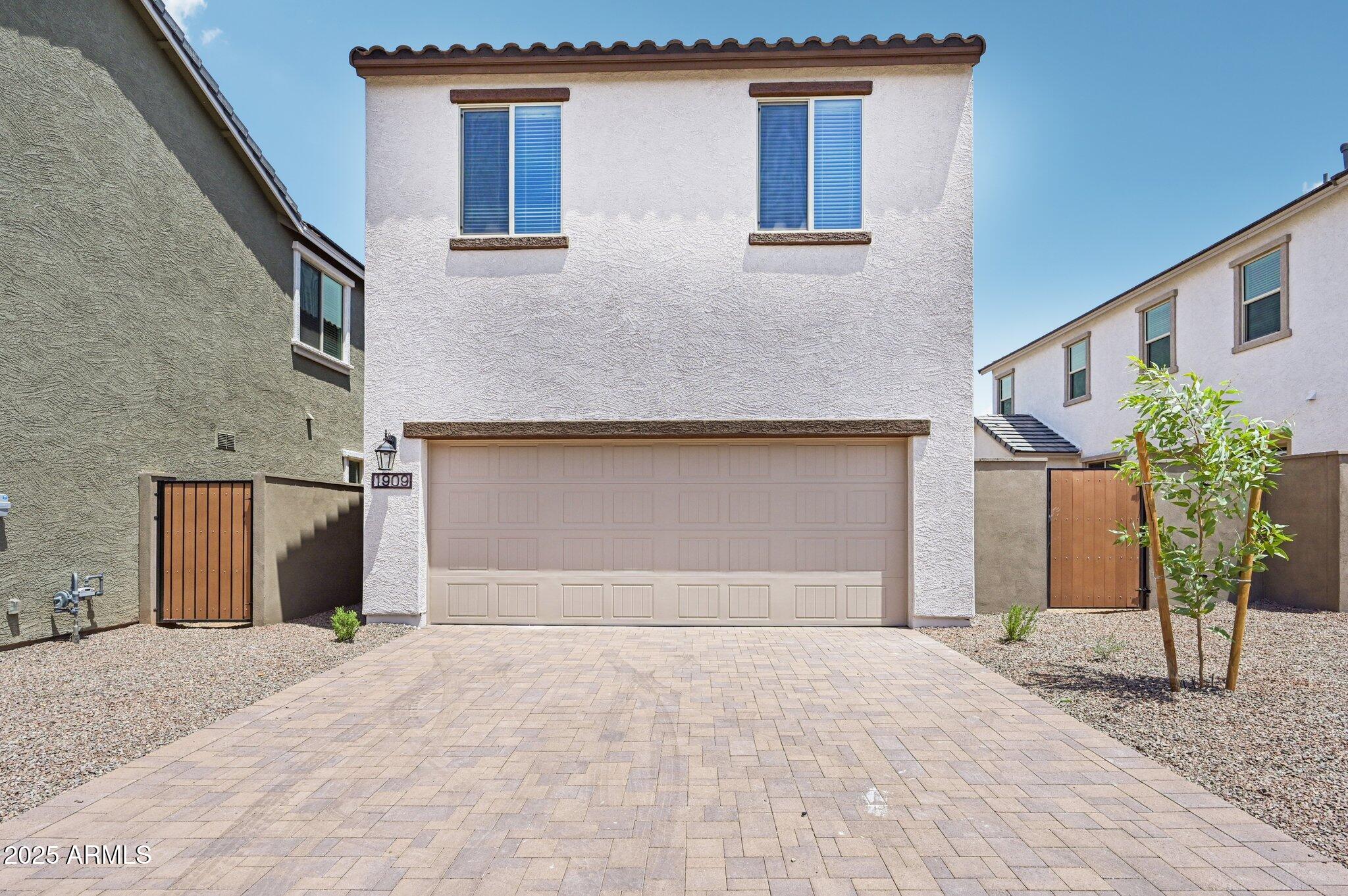 1909 W LARIAT Lane