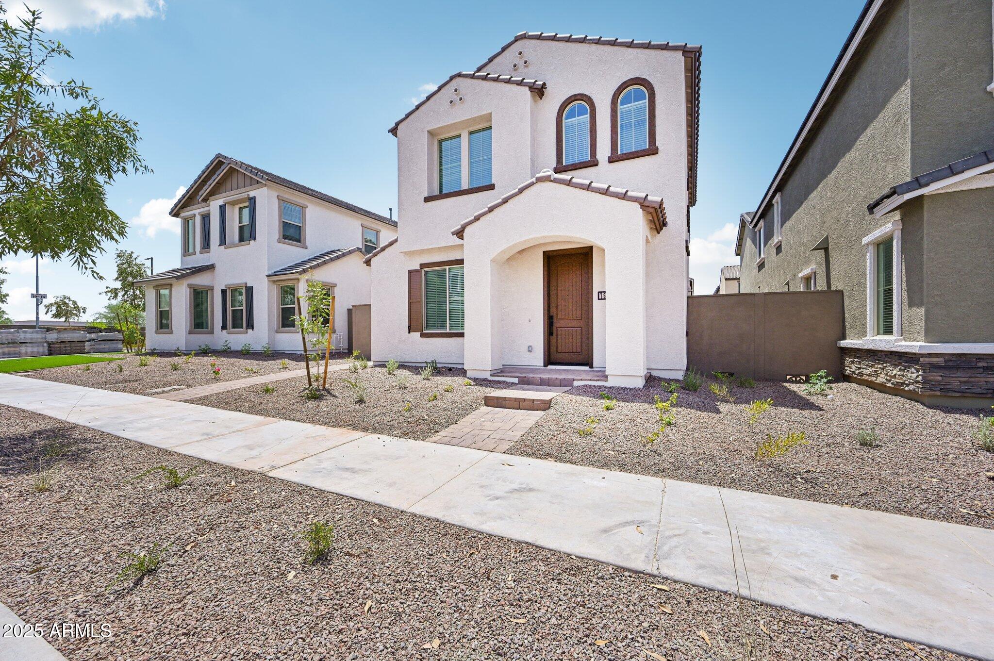 1909 W LARIAT Lane