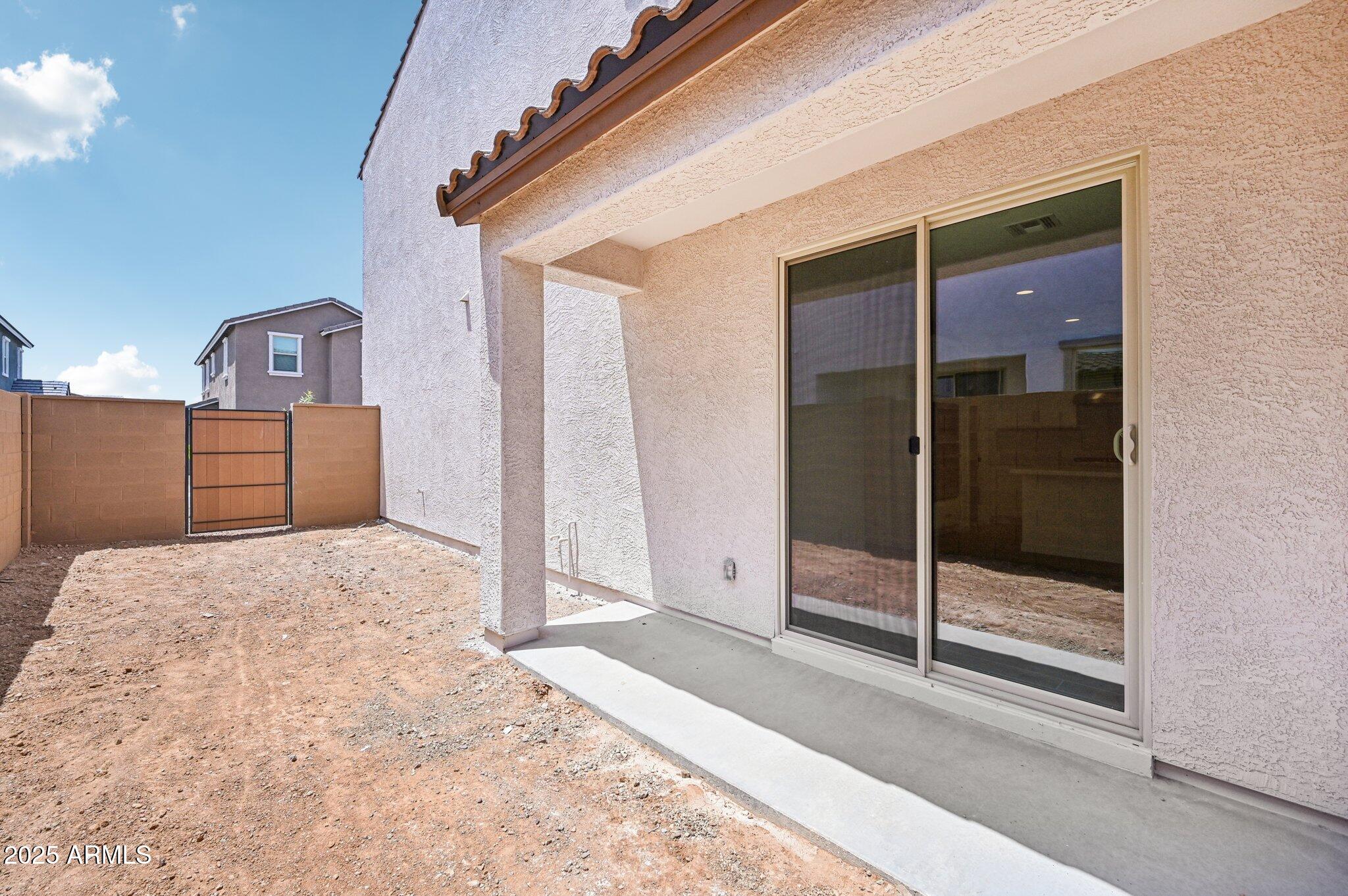 1909 W LARIAT Lane
