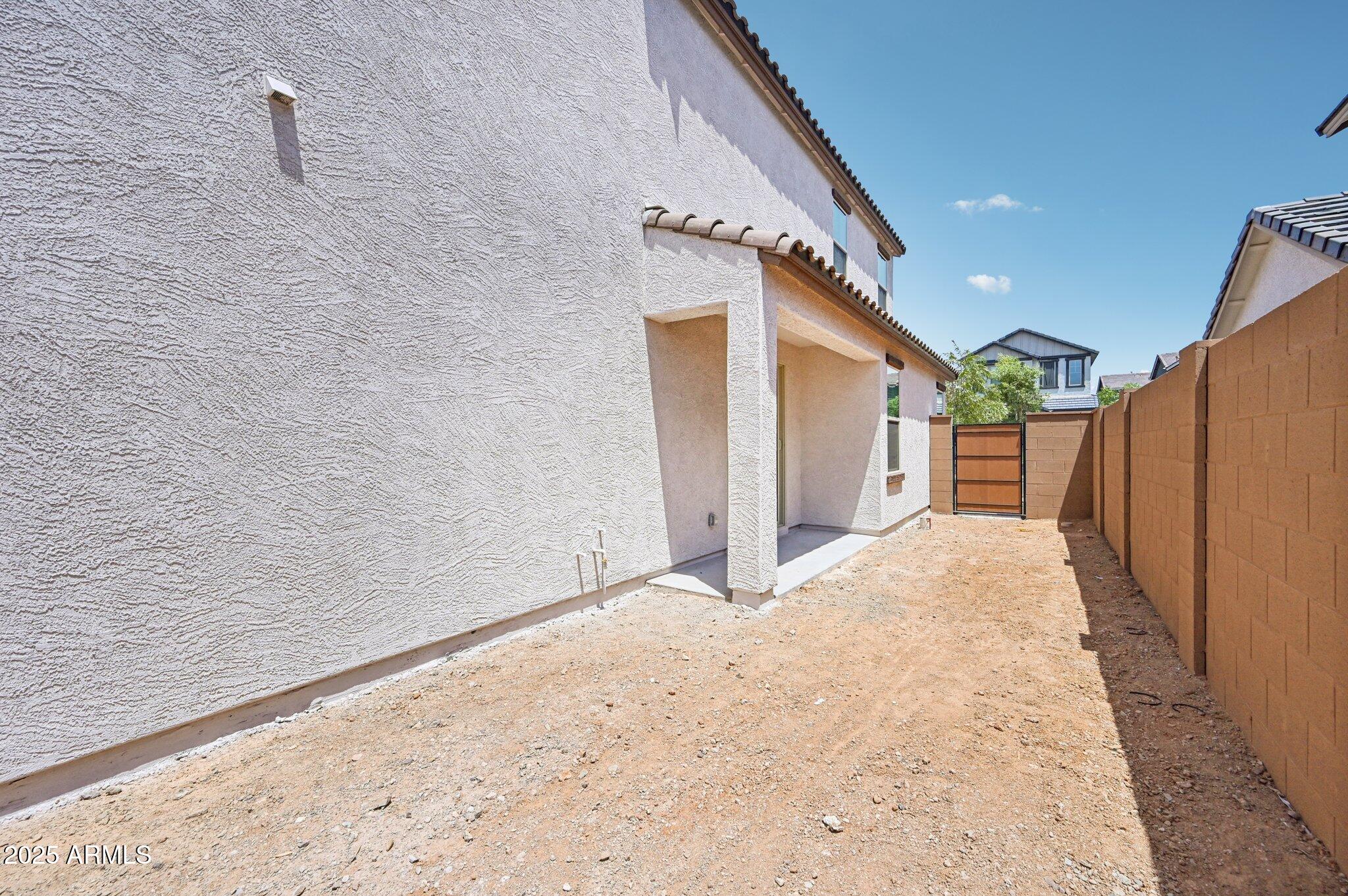 1909 W LARIAT Lane