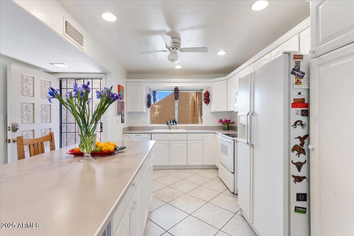 7312 N VIA CAMELLO DEL NORTE Street, 95