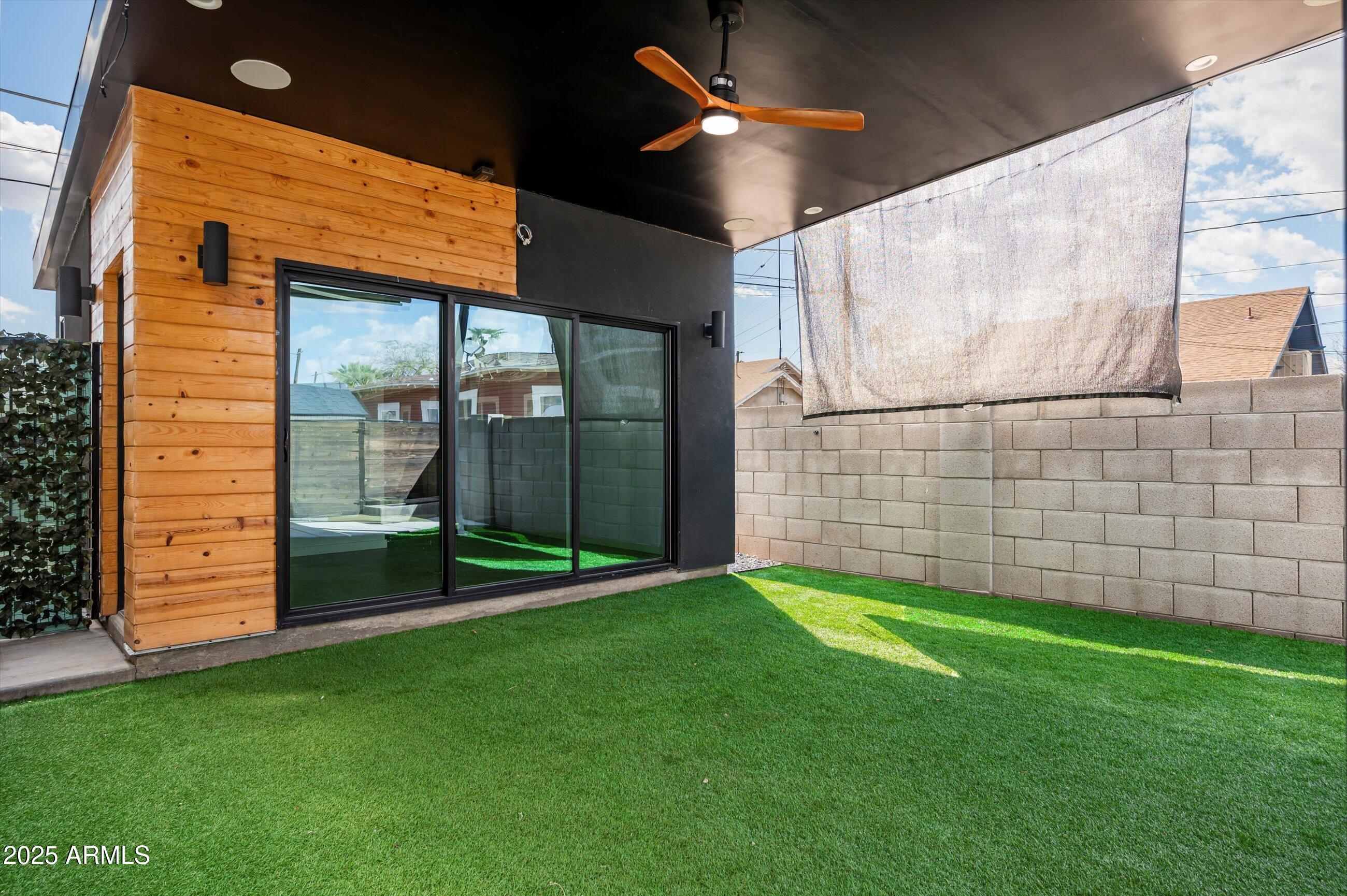 1009 E GARFIELD Street