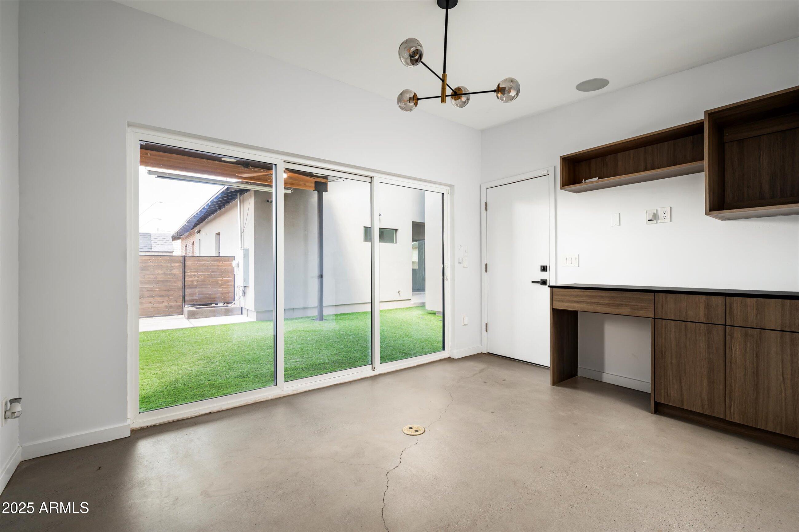 1009 E GARFIELD Street