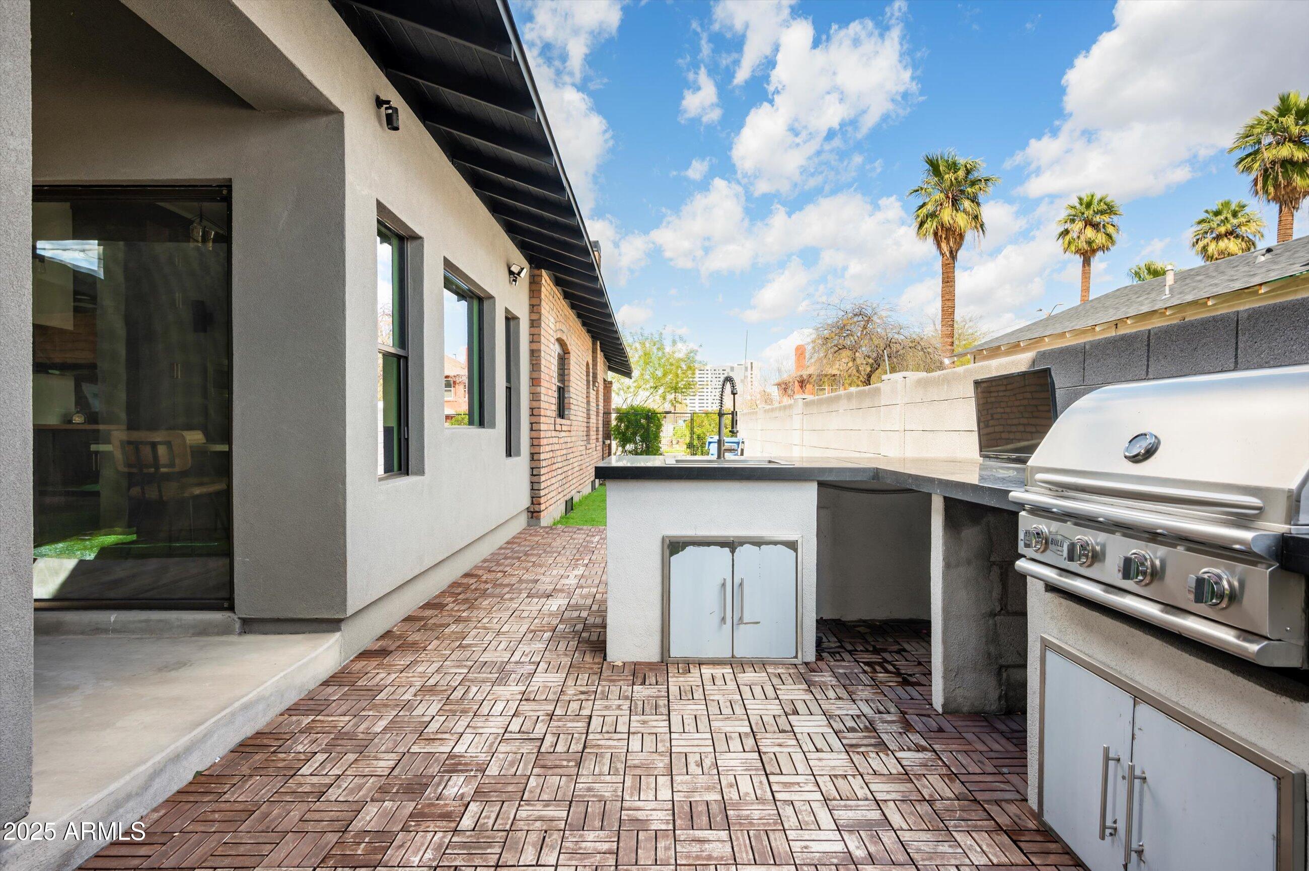 1009 E GARFIELD Street