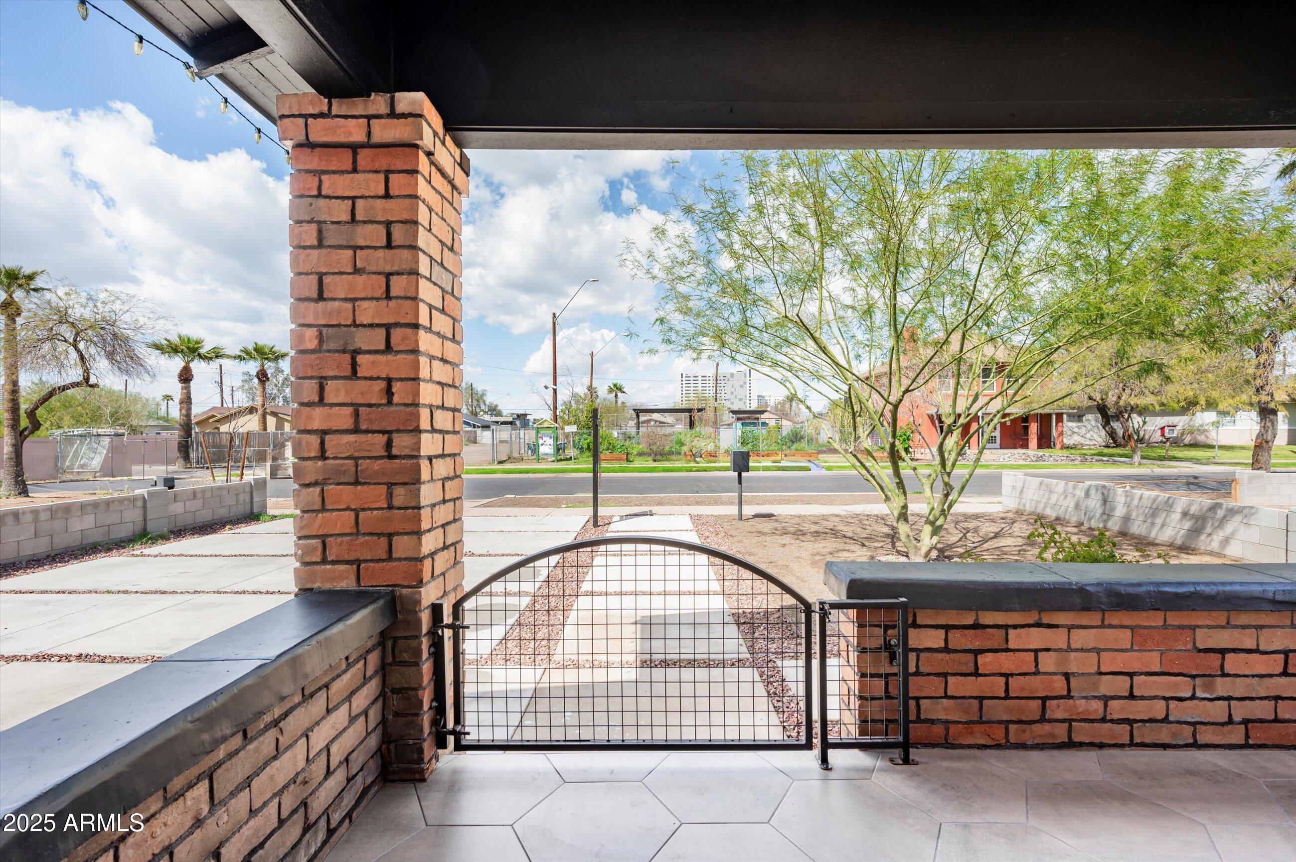 1009 E GARFIELD Street