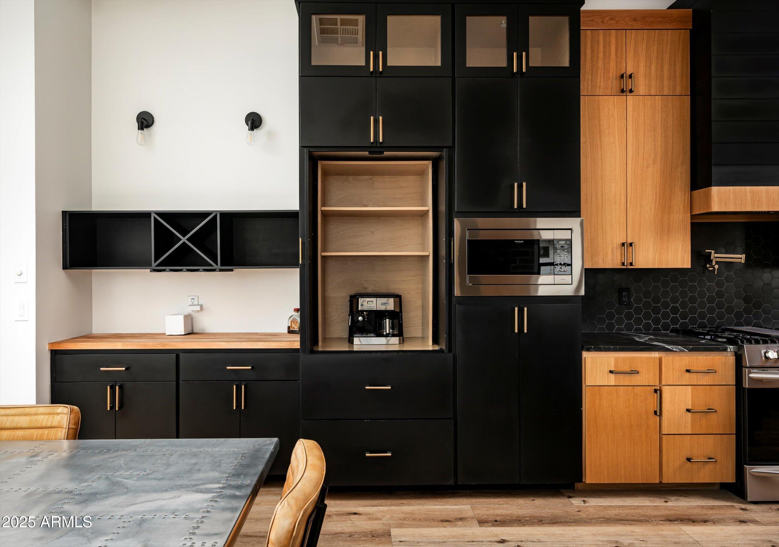 1009 E GARFIELD Street