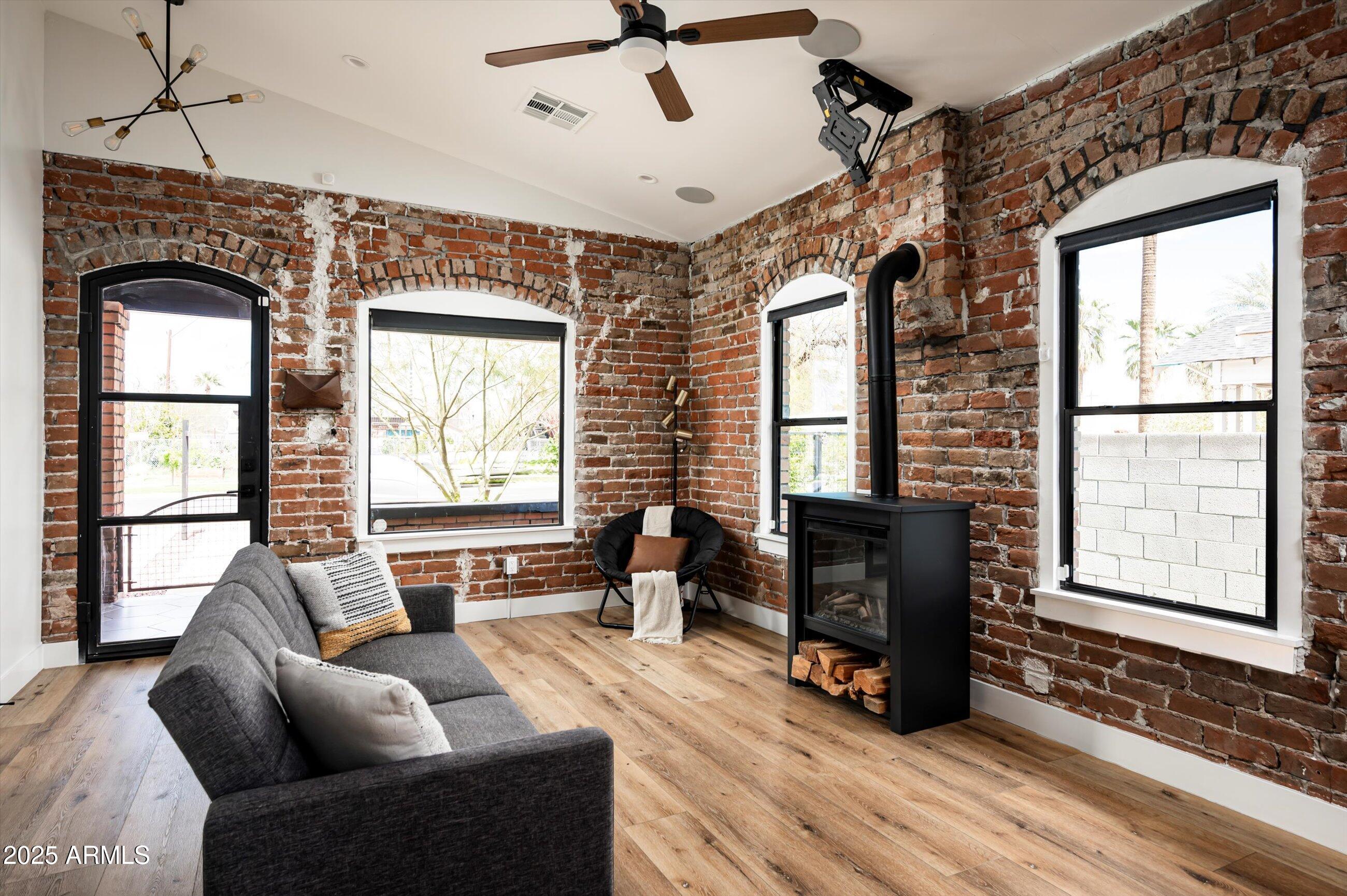 1009 E GARFIELD Street