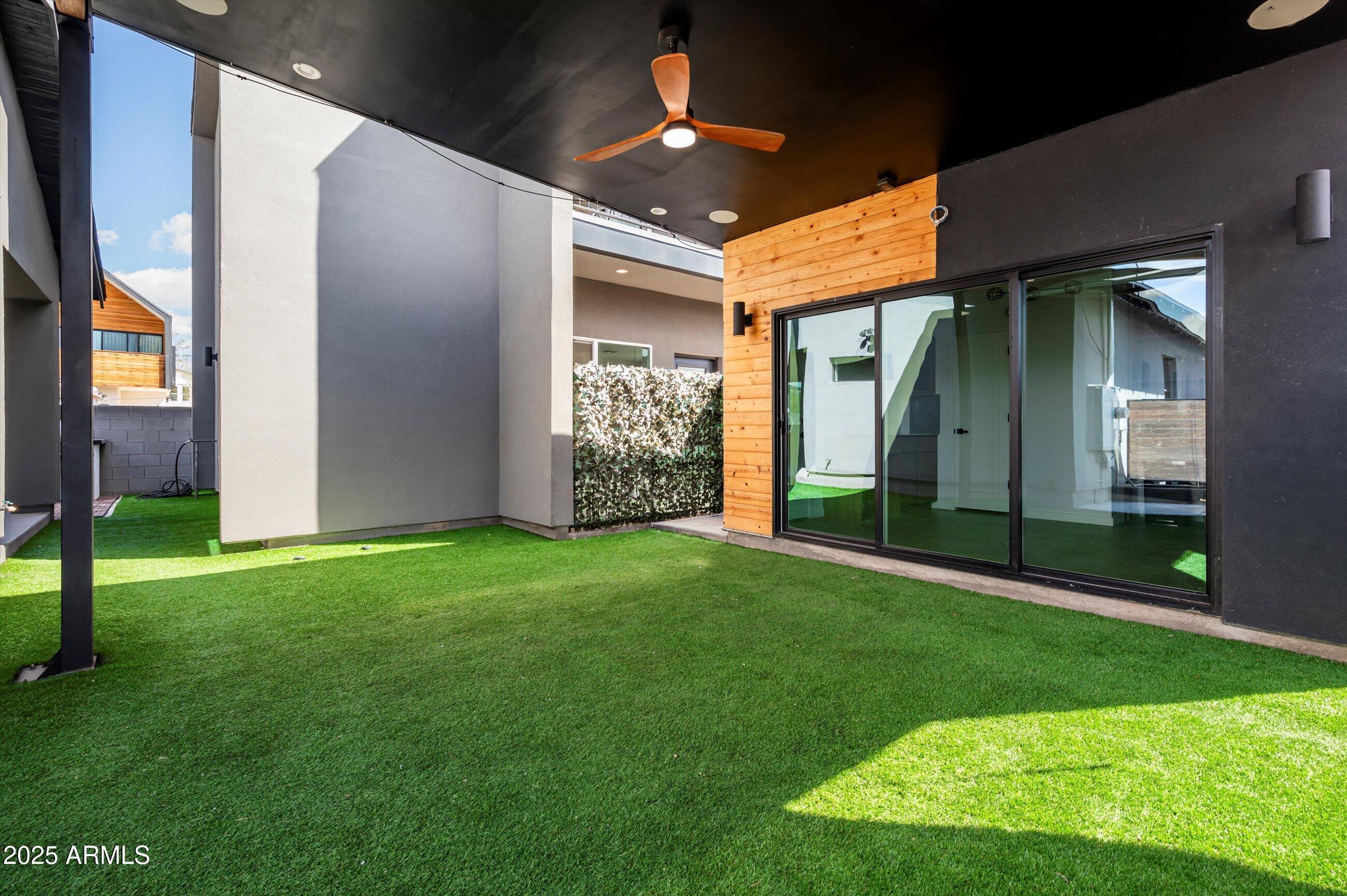 1009 E GARFIELD Street