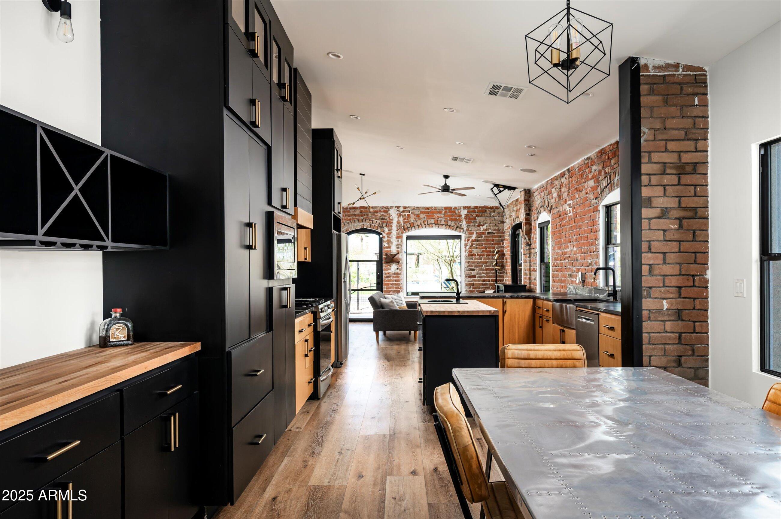 1009 E GARFIELD Street