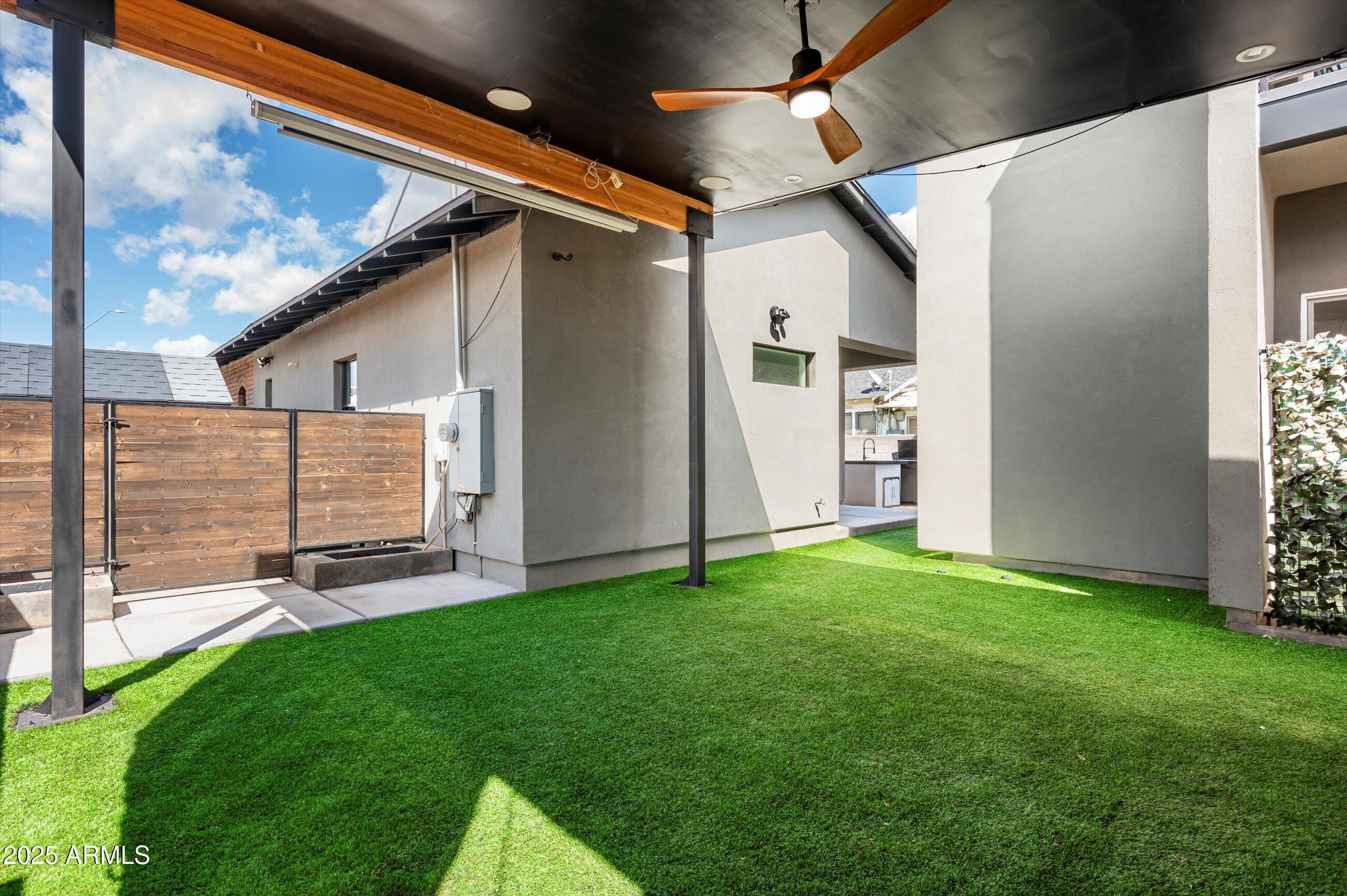 1009 E GARFIELD Street