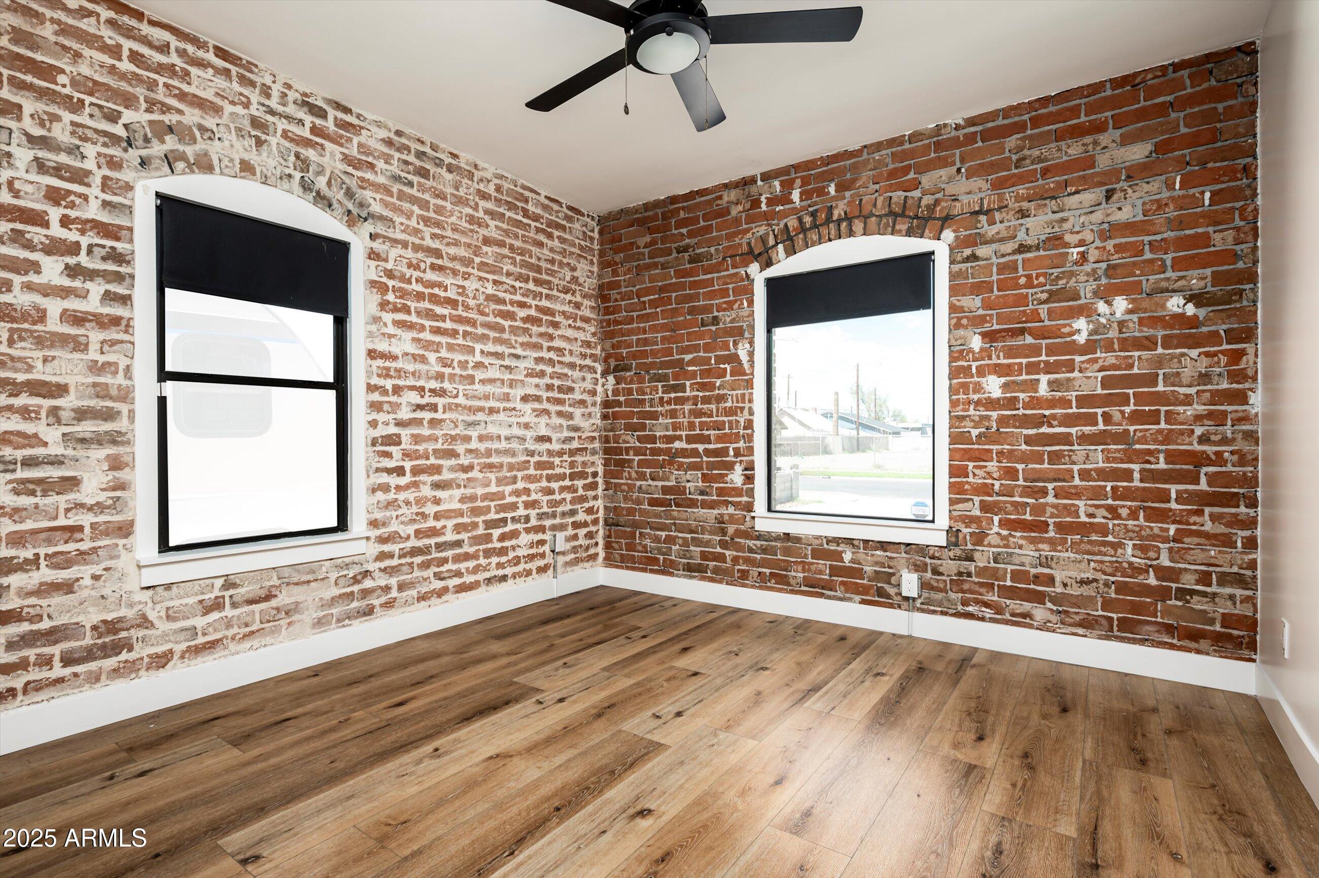 1009 E GARFIELD Street