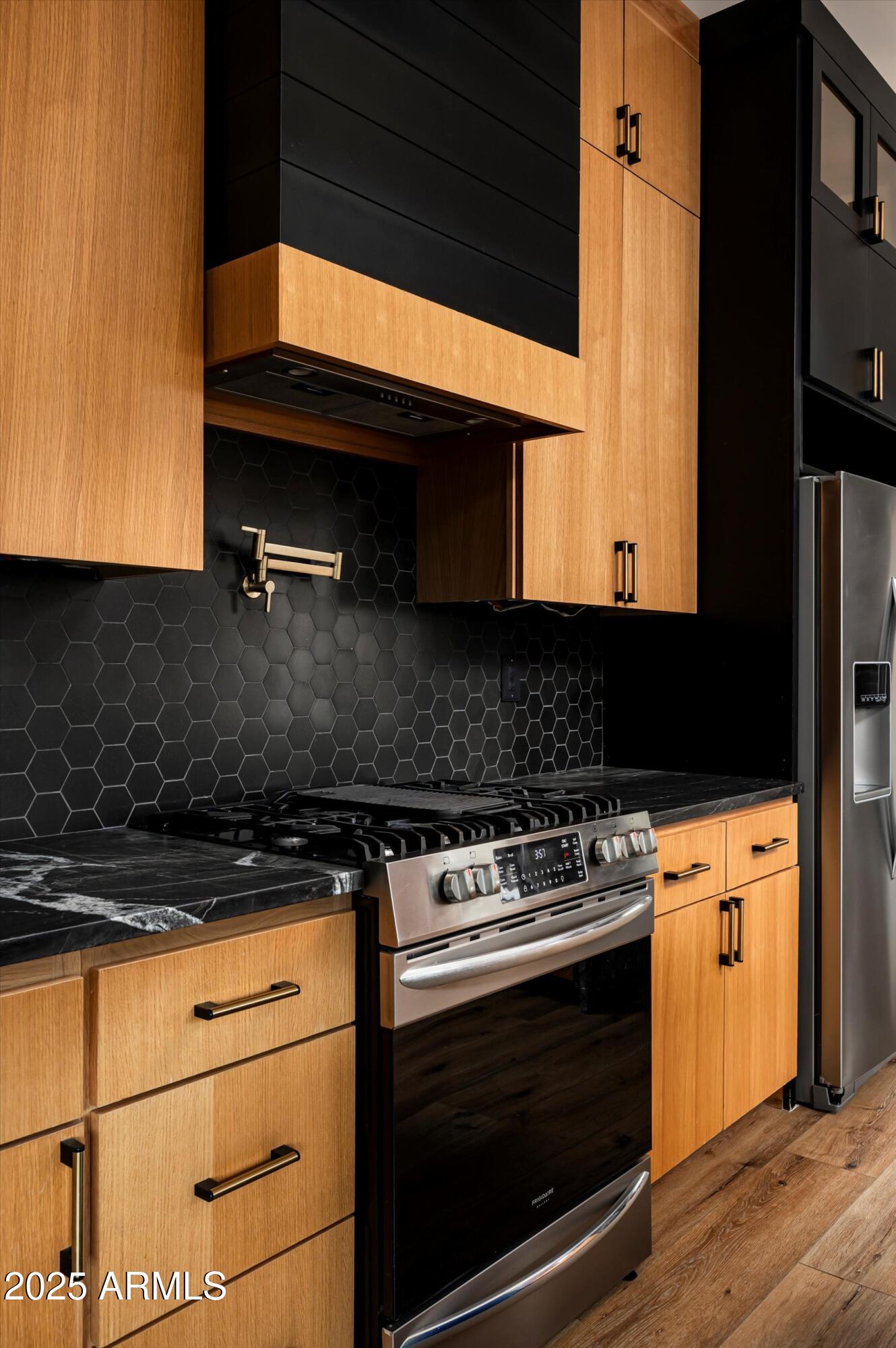 1009 E GARFIELD Street