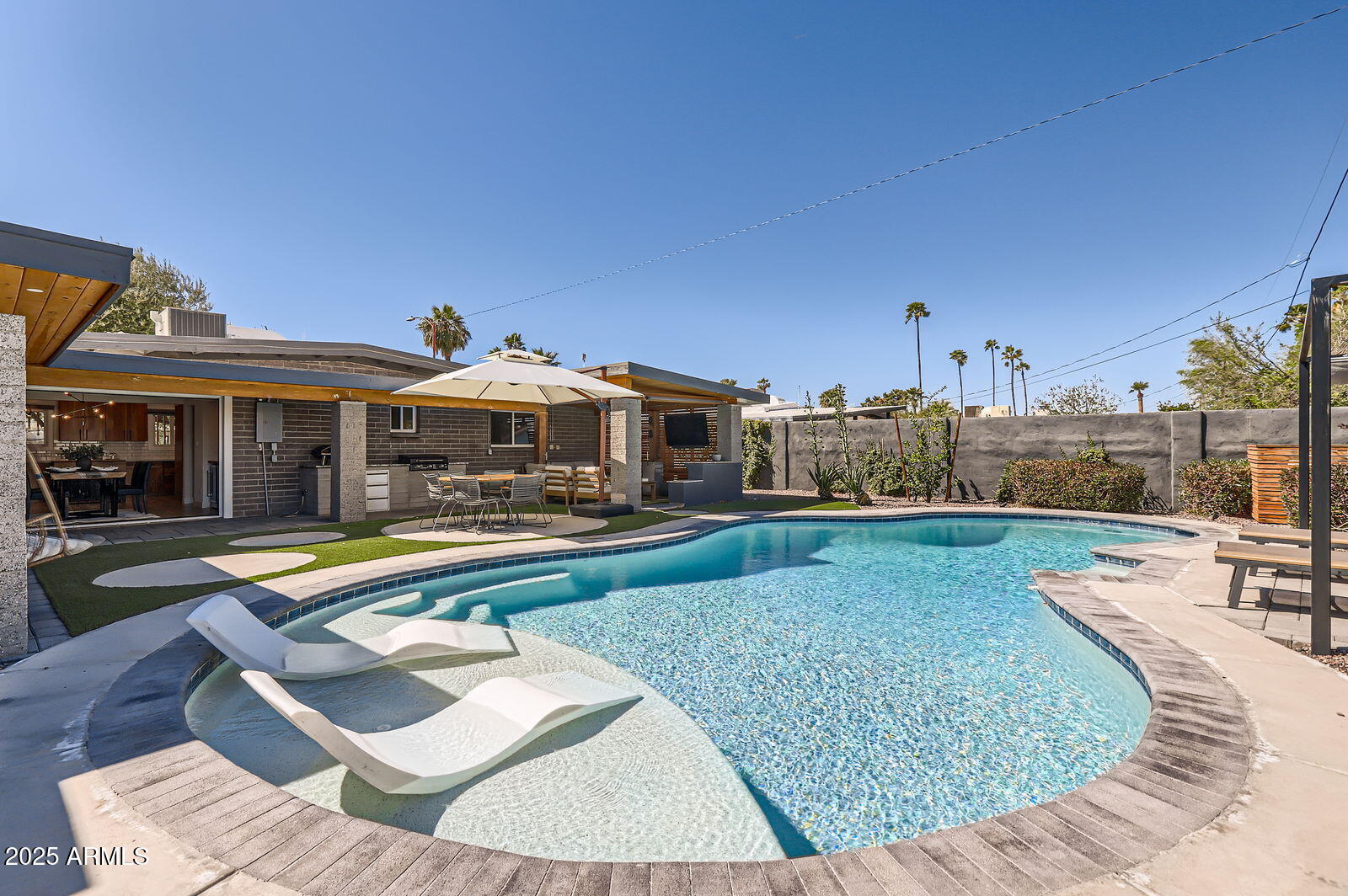 3726 E LAUREL Lane