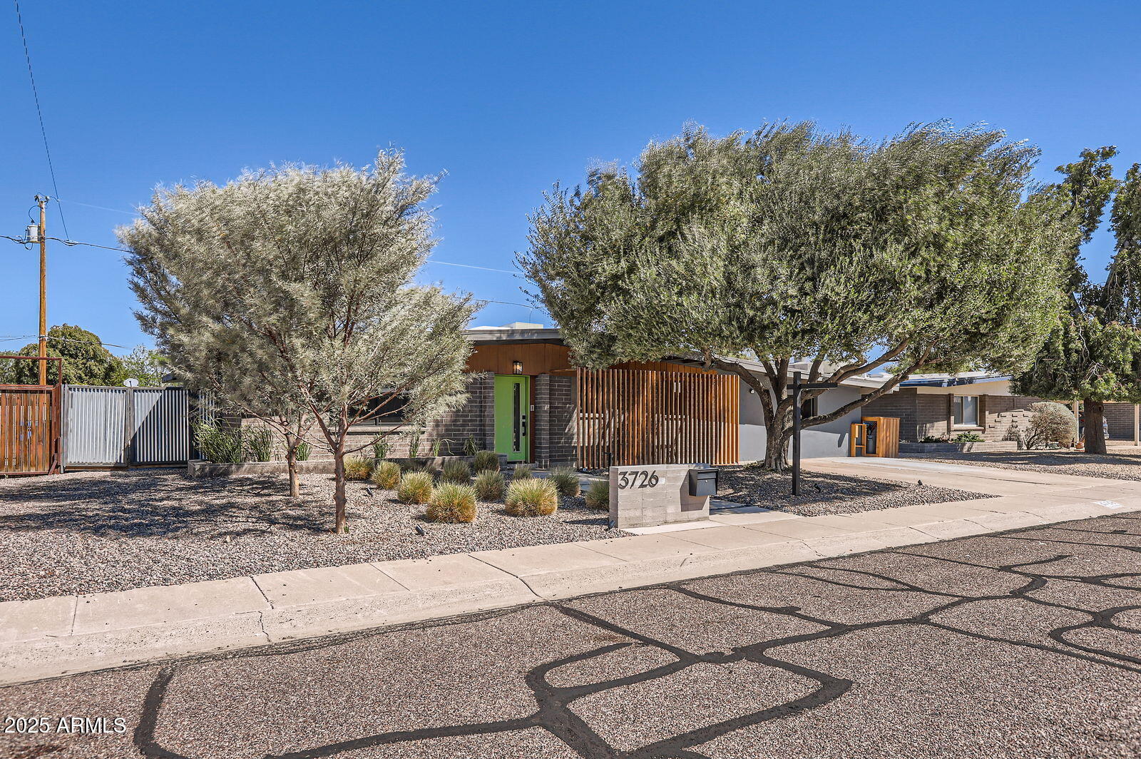 3726 E LAUREL Lane
