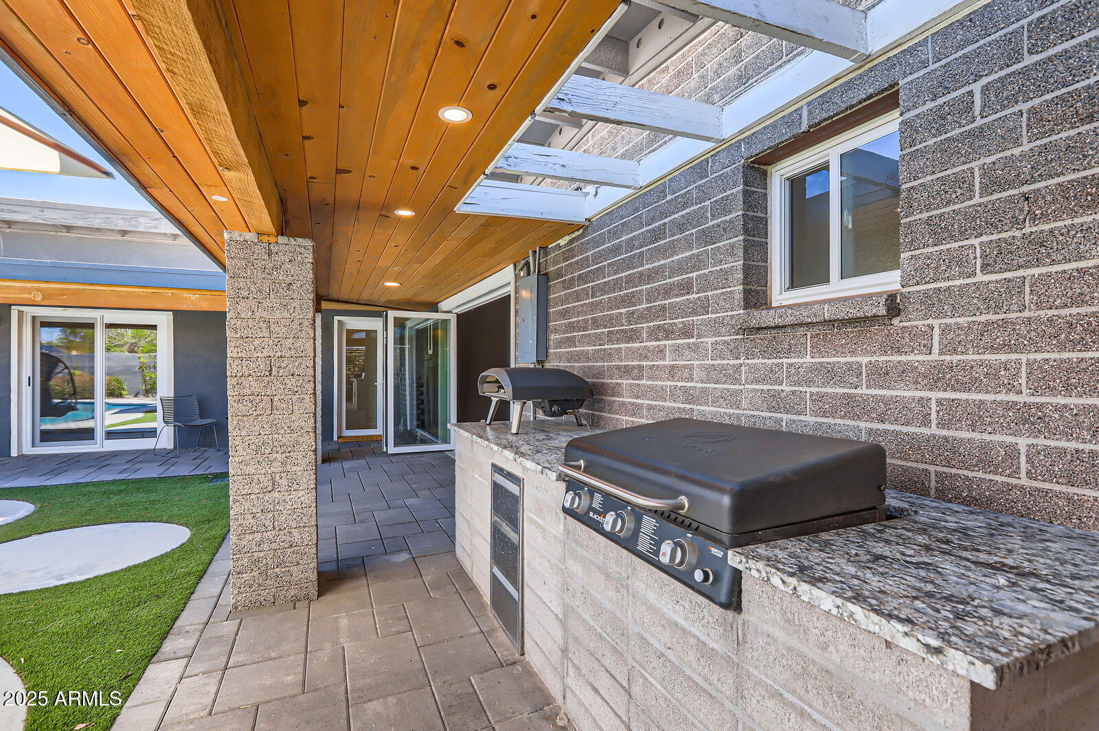 3726 E LAUREL Lane