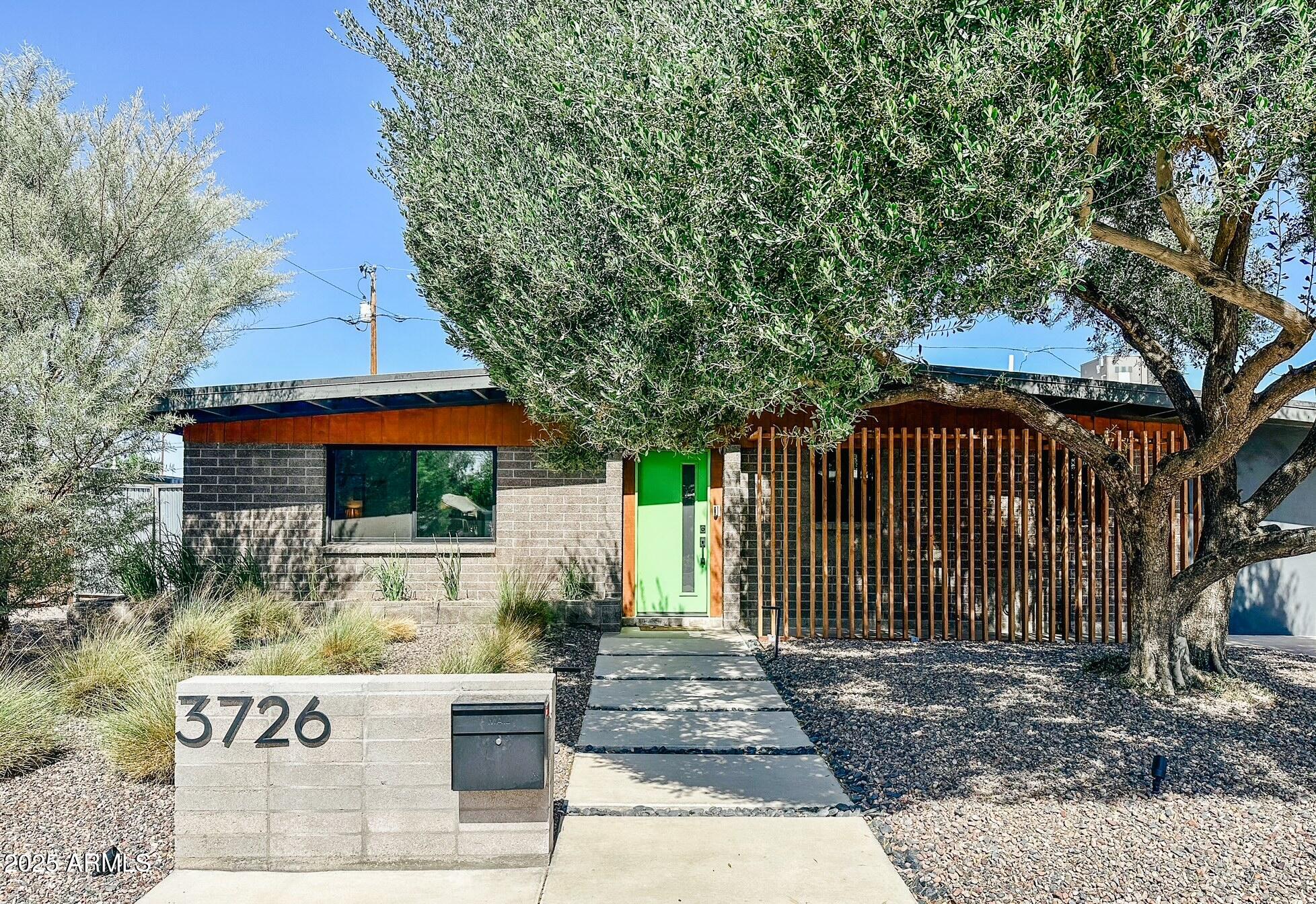 3726 E LAUREL Lane