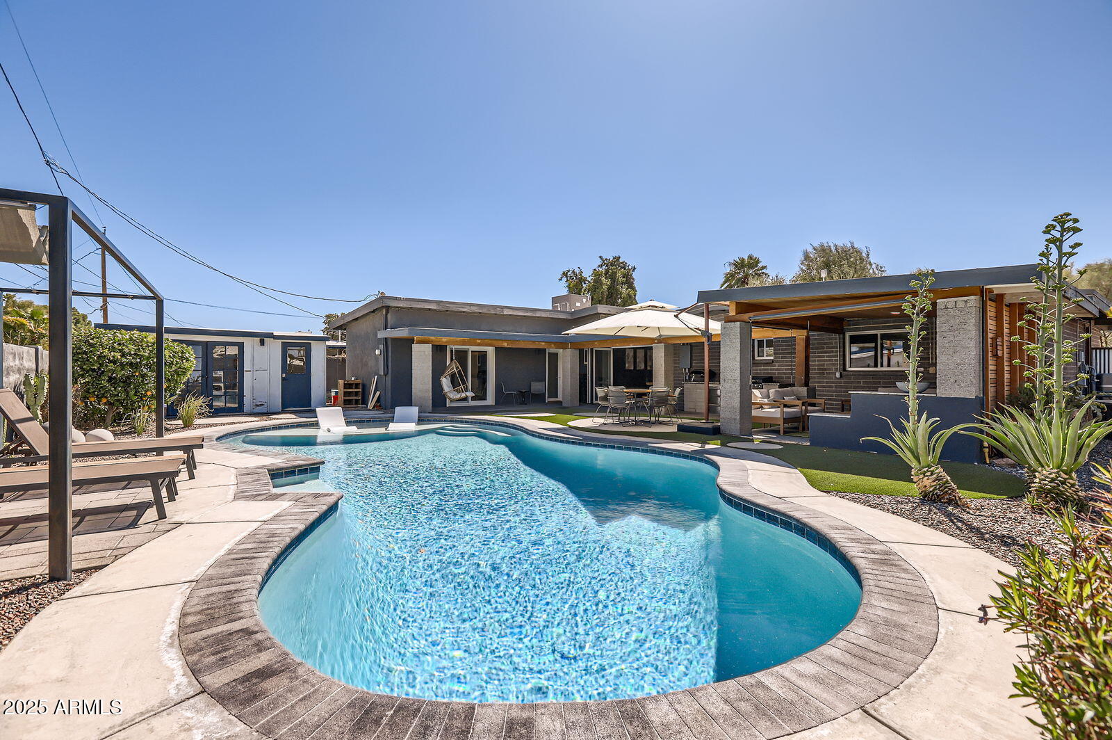 3726 E LAUREL Lane