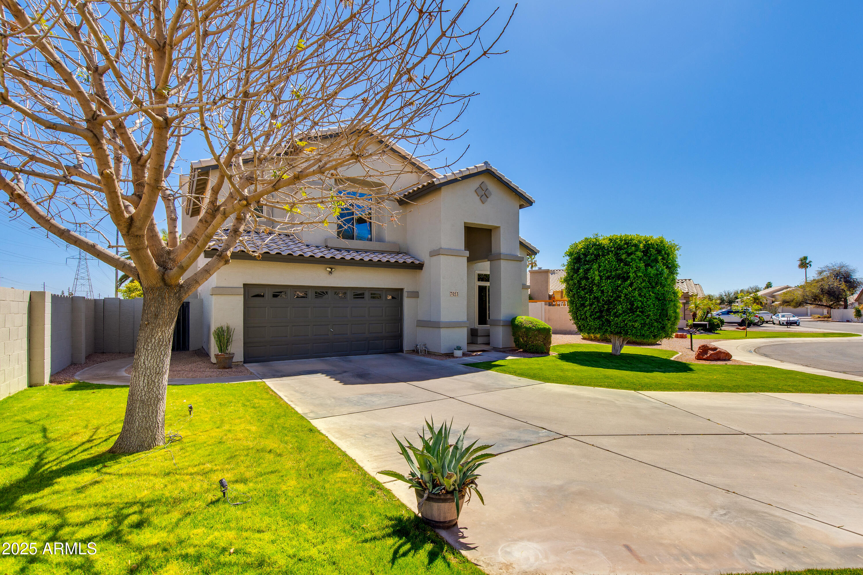7053 S HEATHER Drive