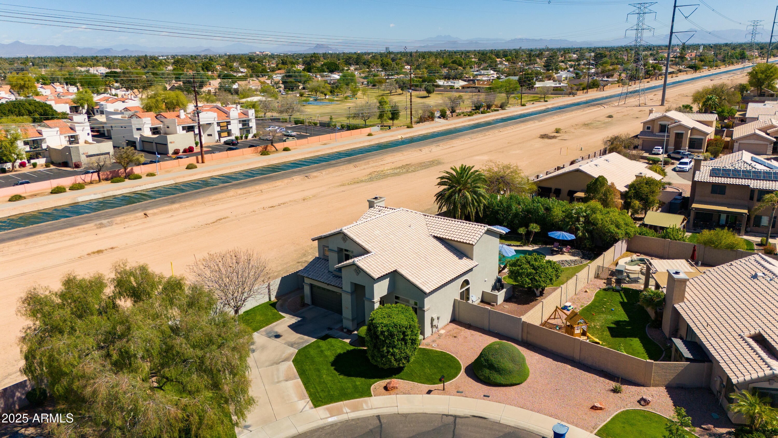 7053 S HEATHER Drive